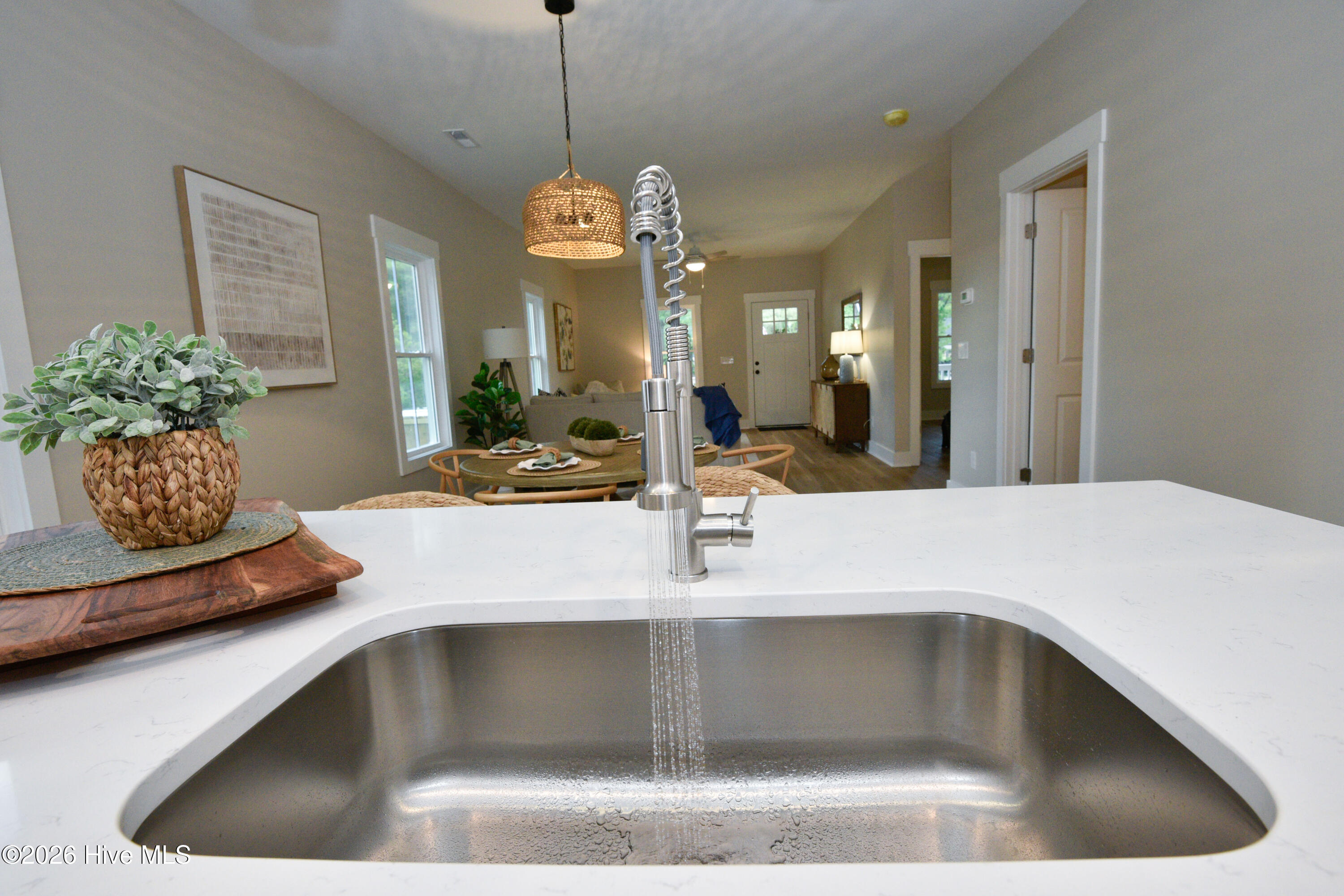 100569320 | Photo 21