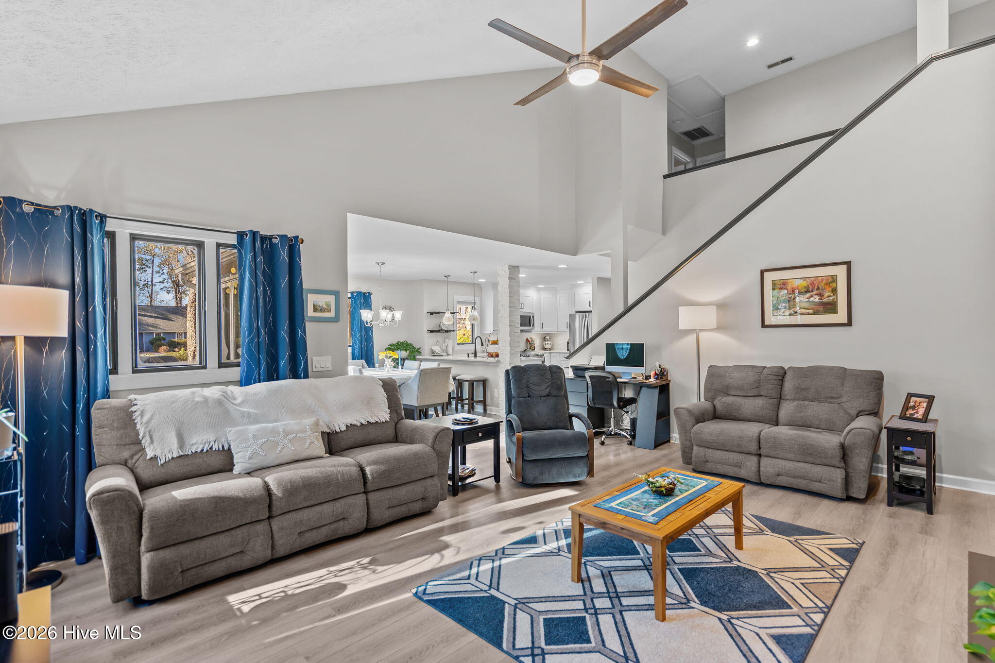 100557388 | Photo 13