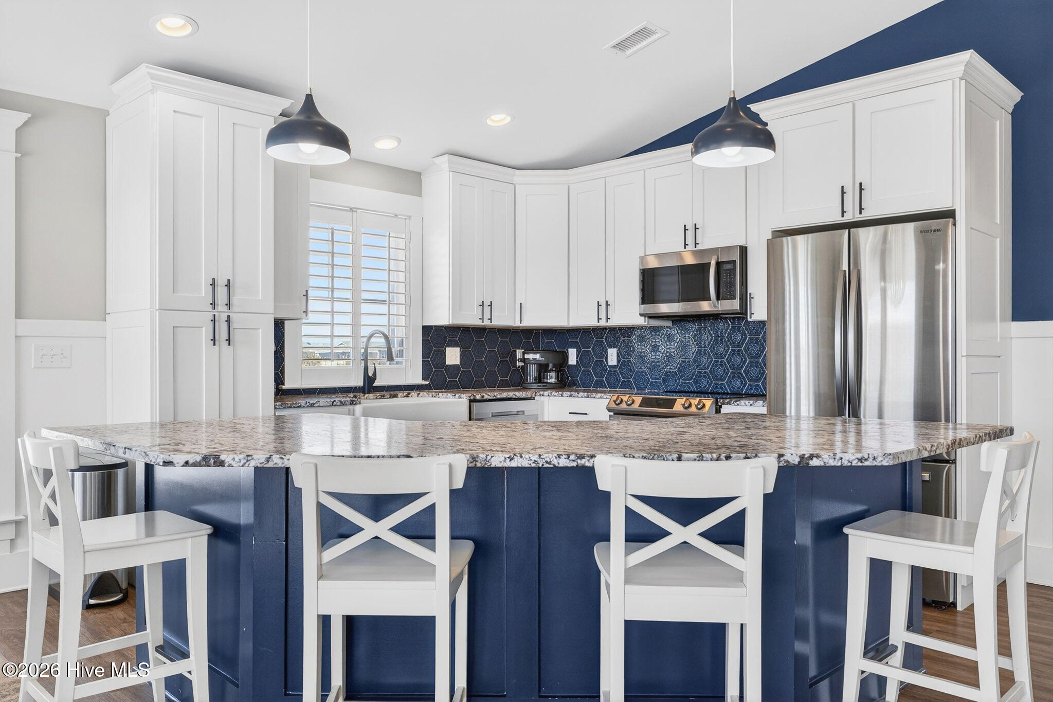 100554481 | Photo 11