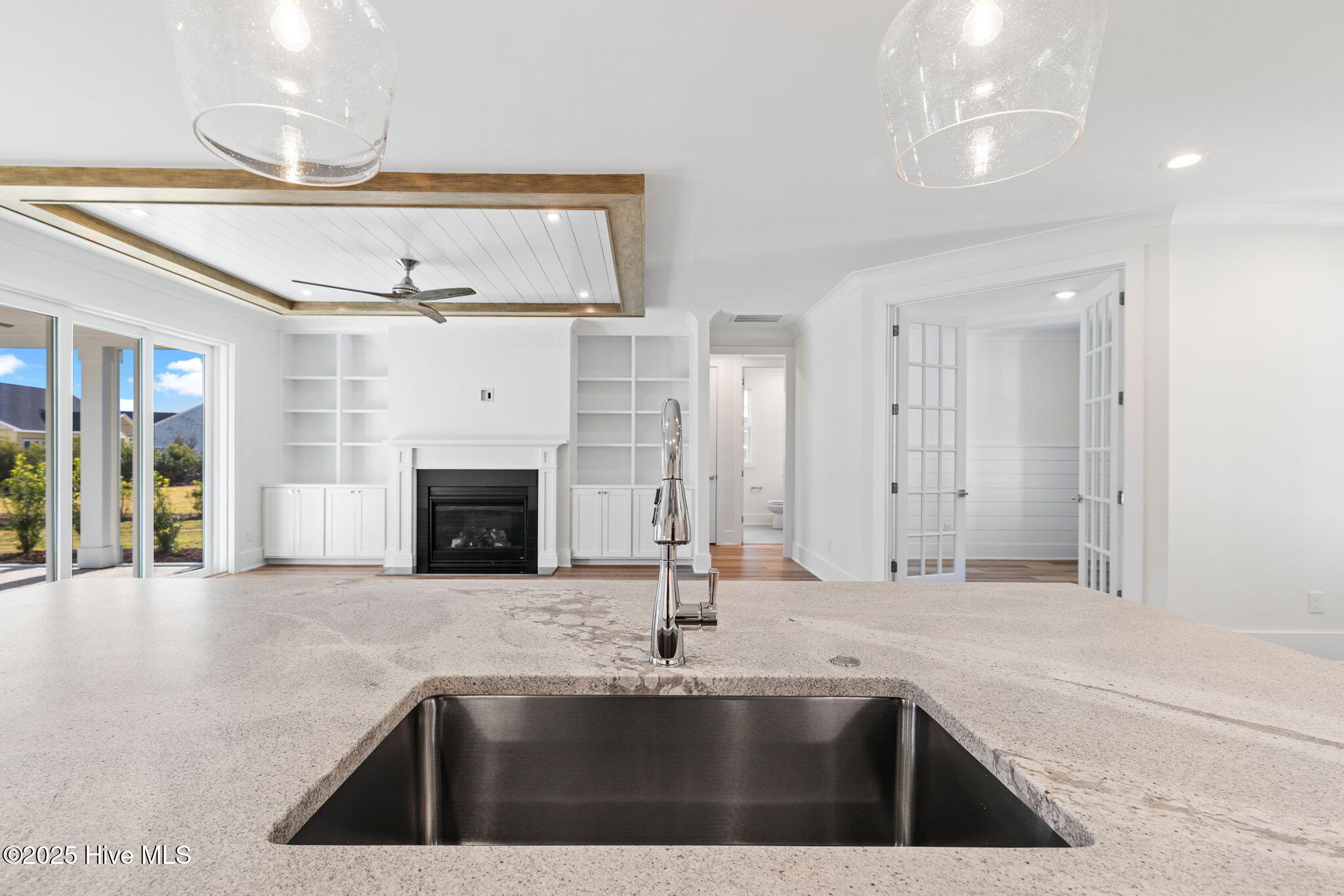 100523885 | Photo 25