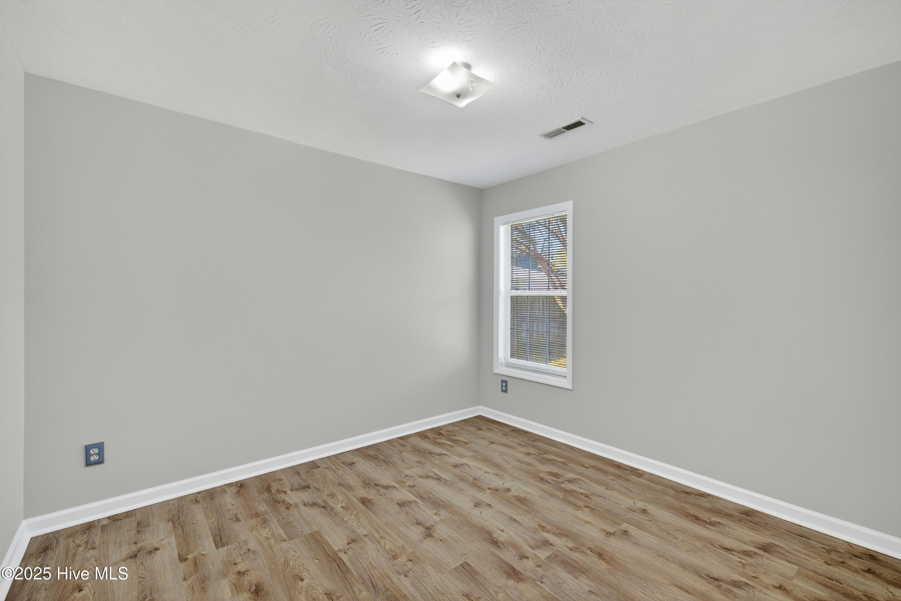 100541920 | Photo 22