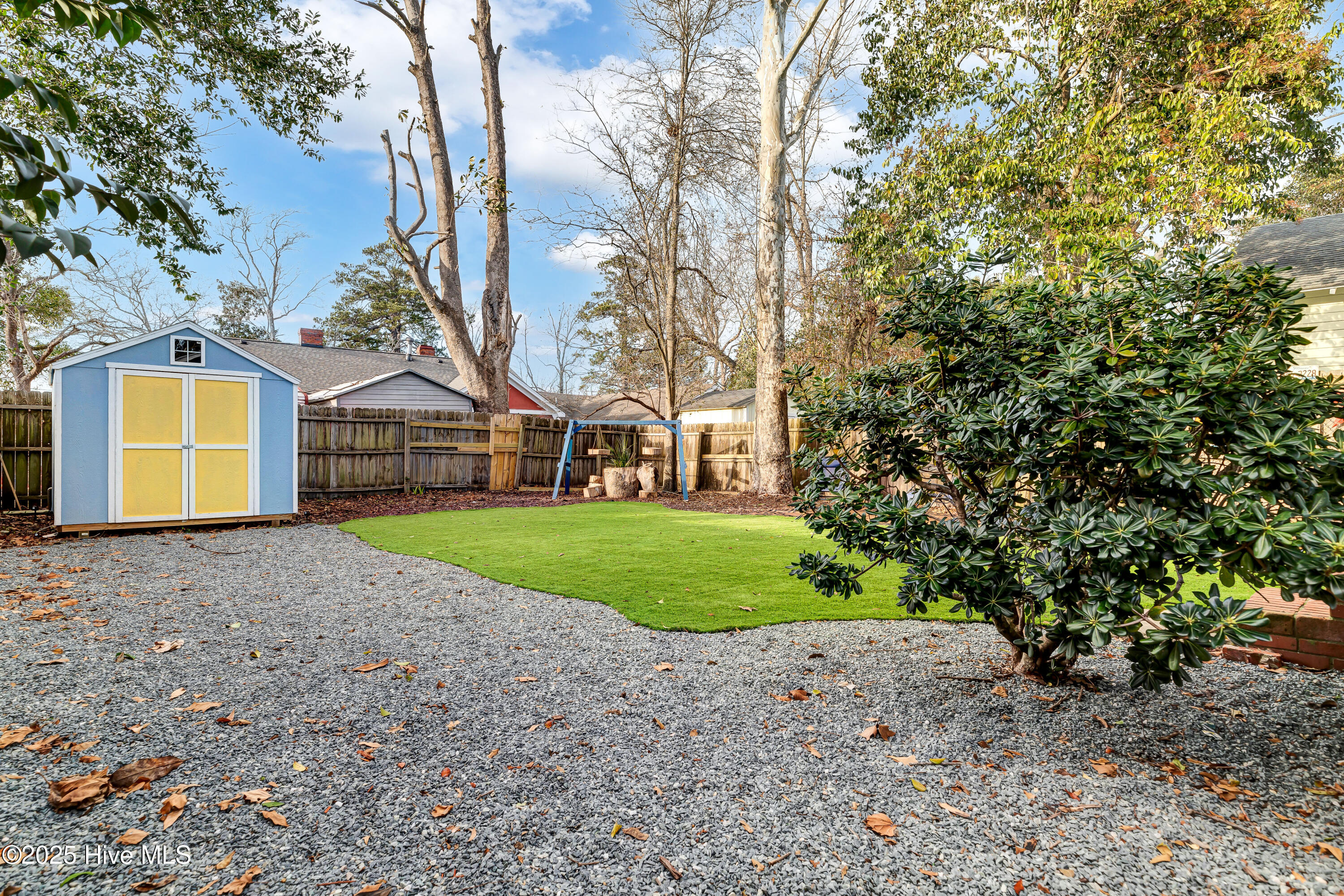 100541610 | Photo 23