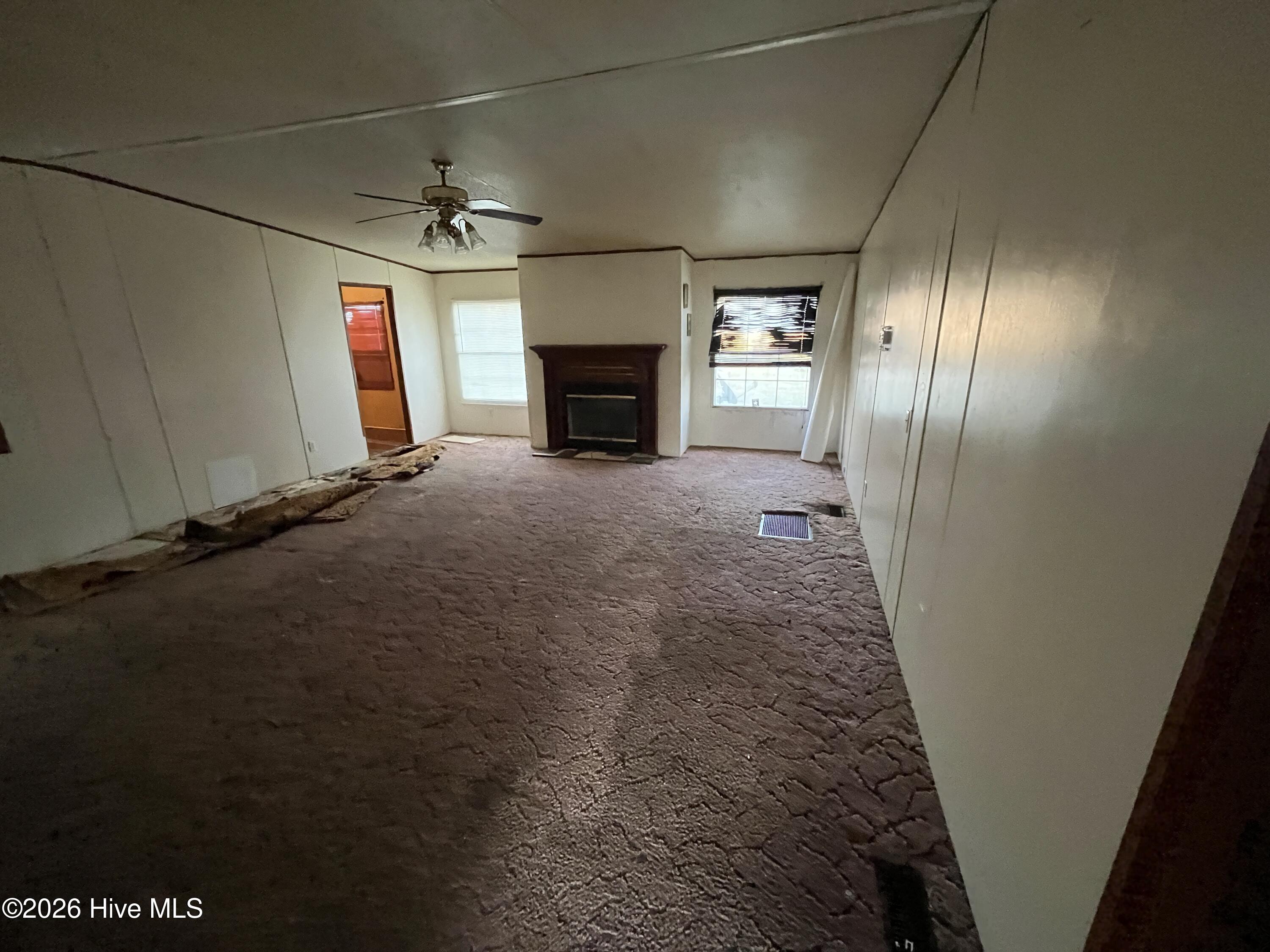 100568963 | Photo 34