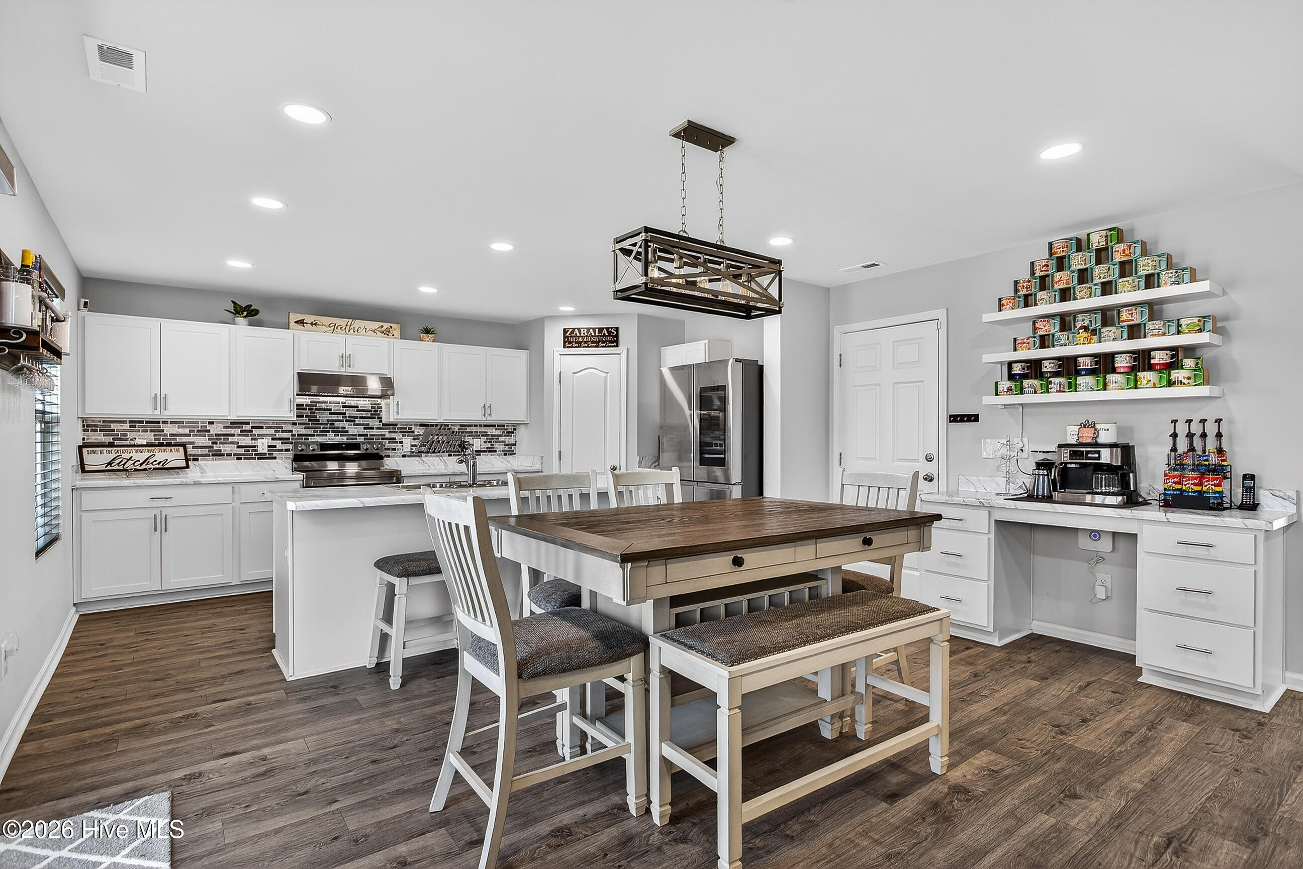 100555689 | Photo 12