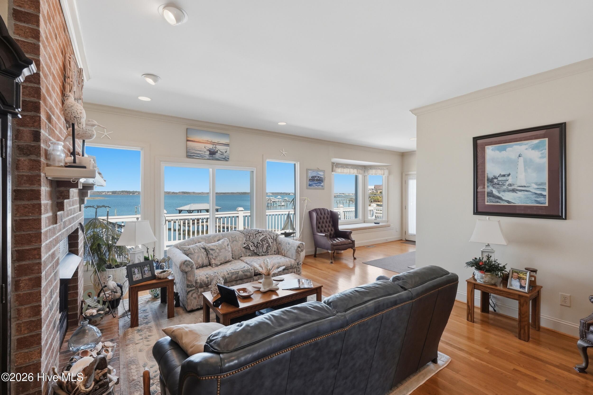 100561994 | Photo 11