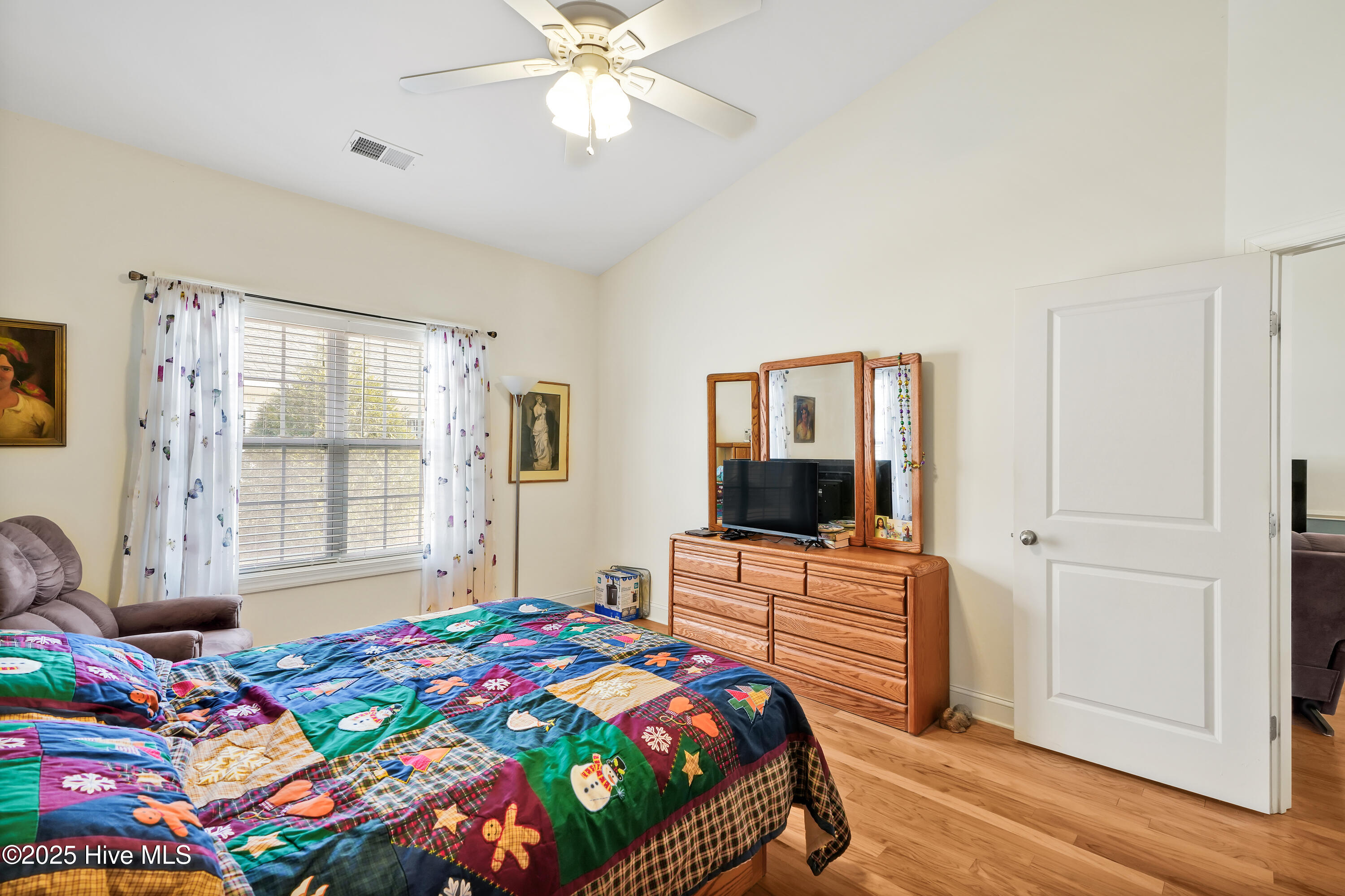 100564897 | Photo 24