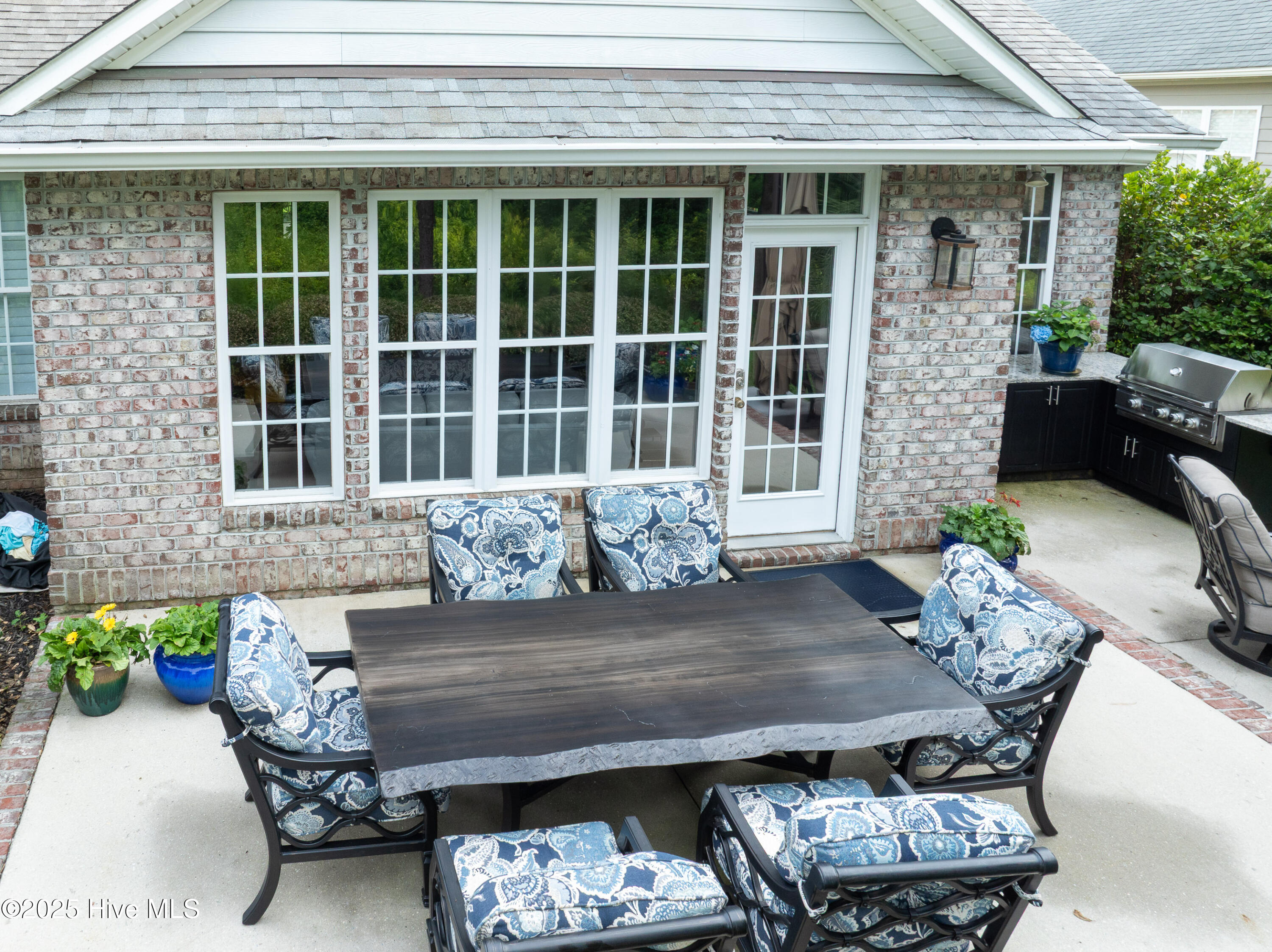 100526851 | Photo 42