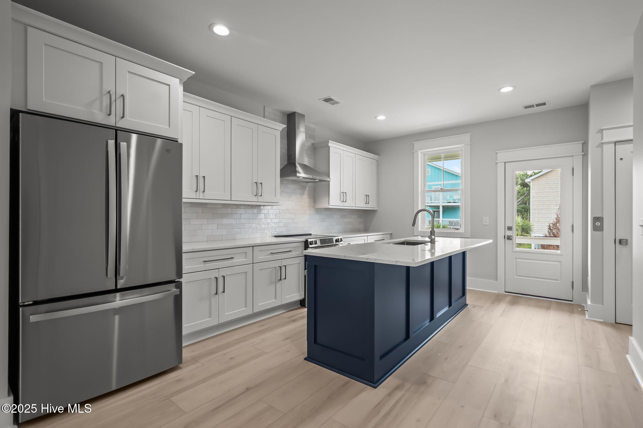 100537880 | Photo 13