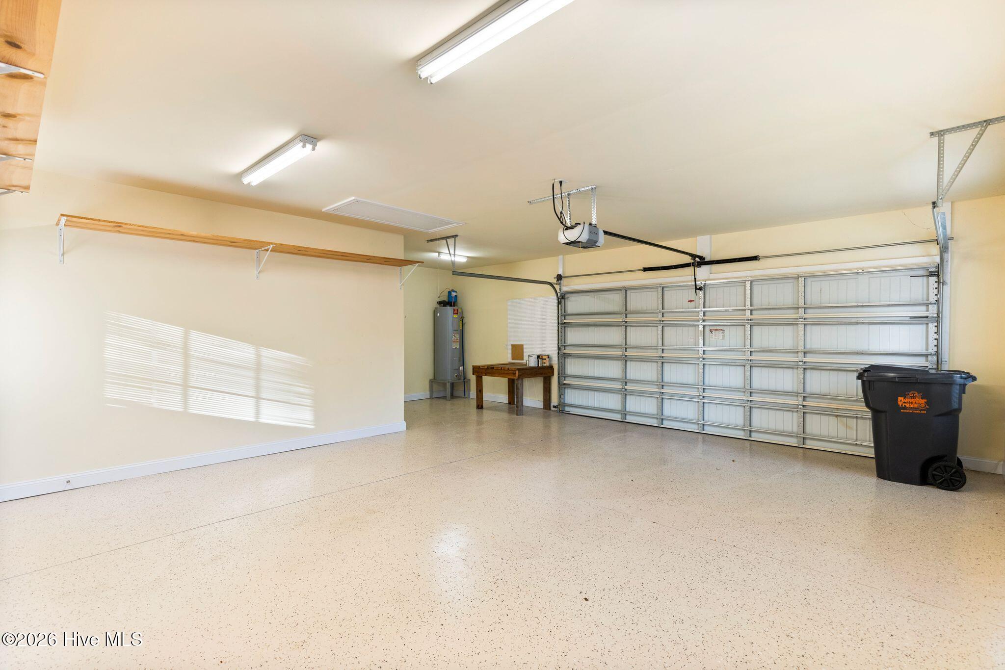 100559645 | Photo 36