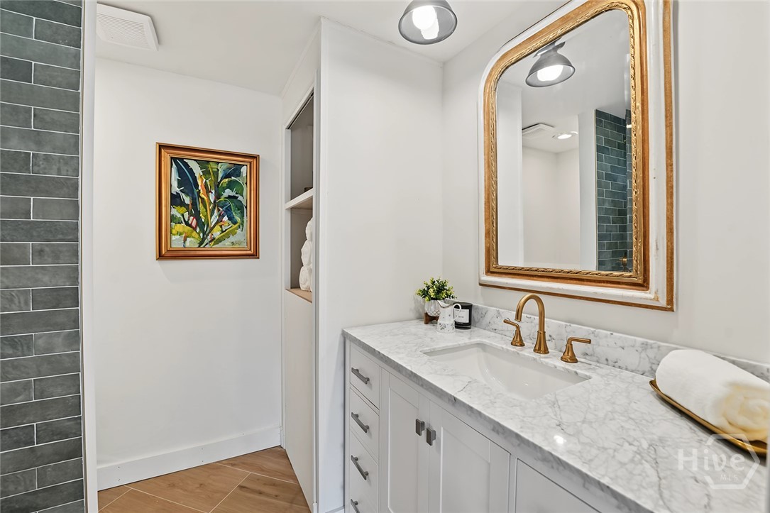 Cottage full bath