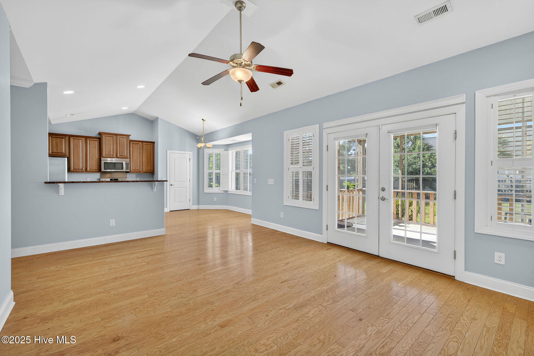 100535403 | Photo 20