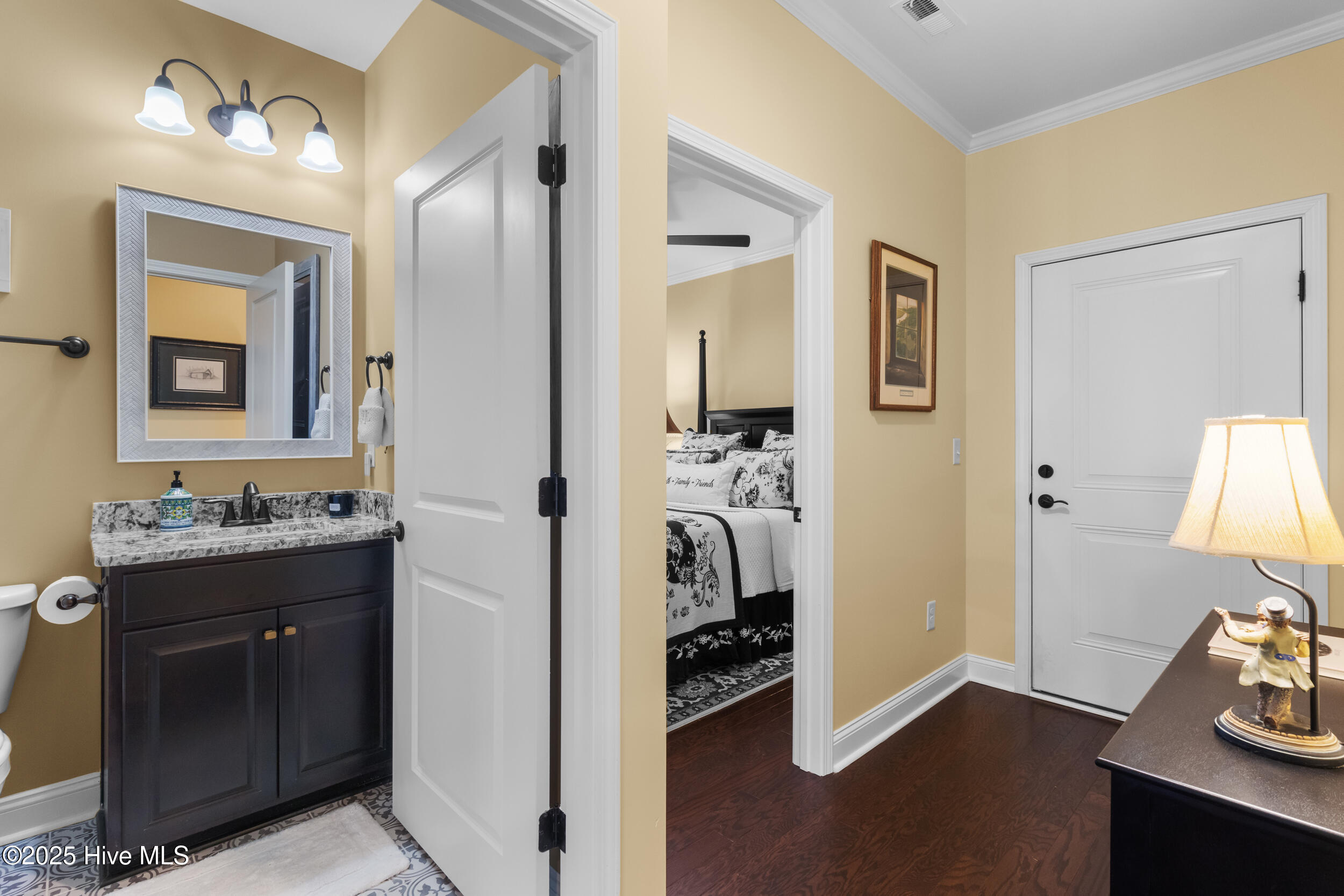 100525242 | Photo 24