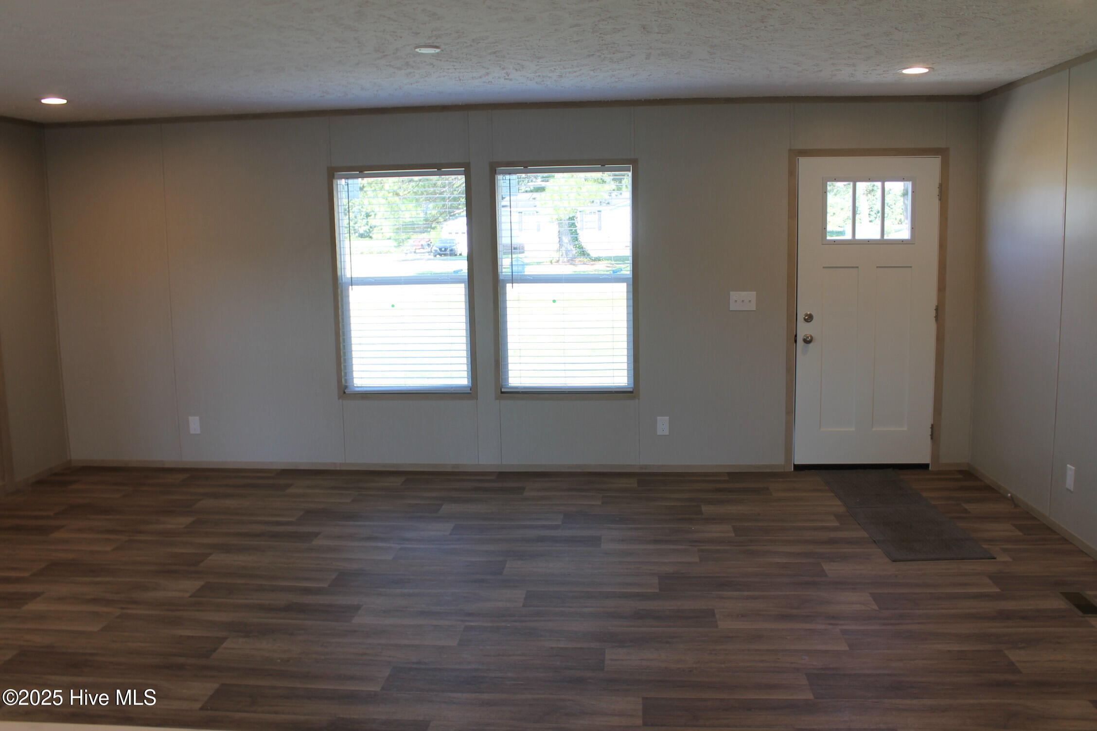 100528403 | Photo 12