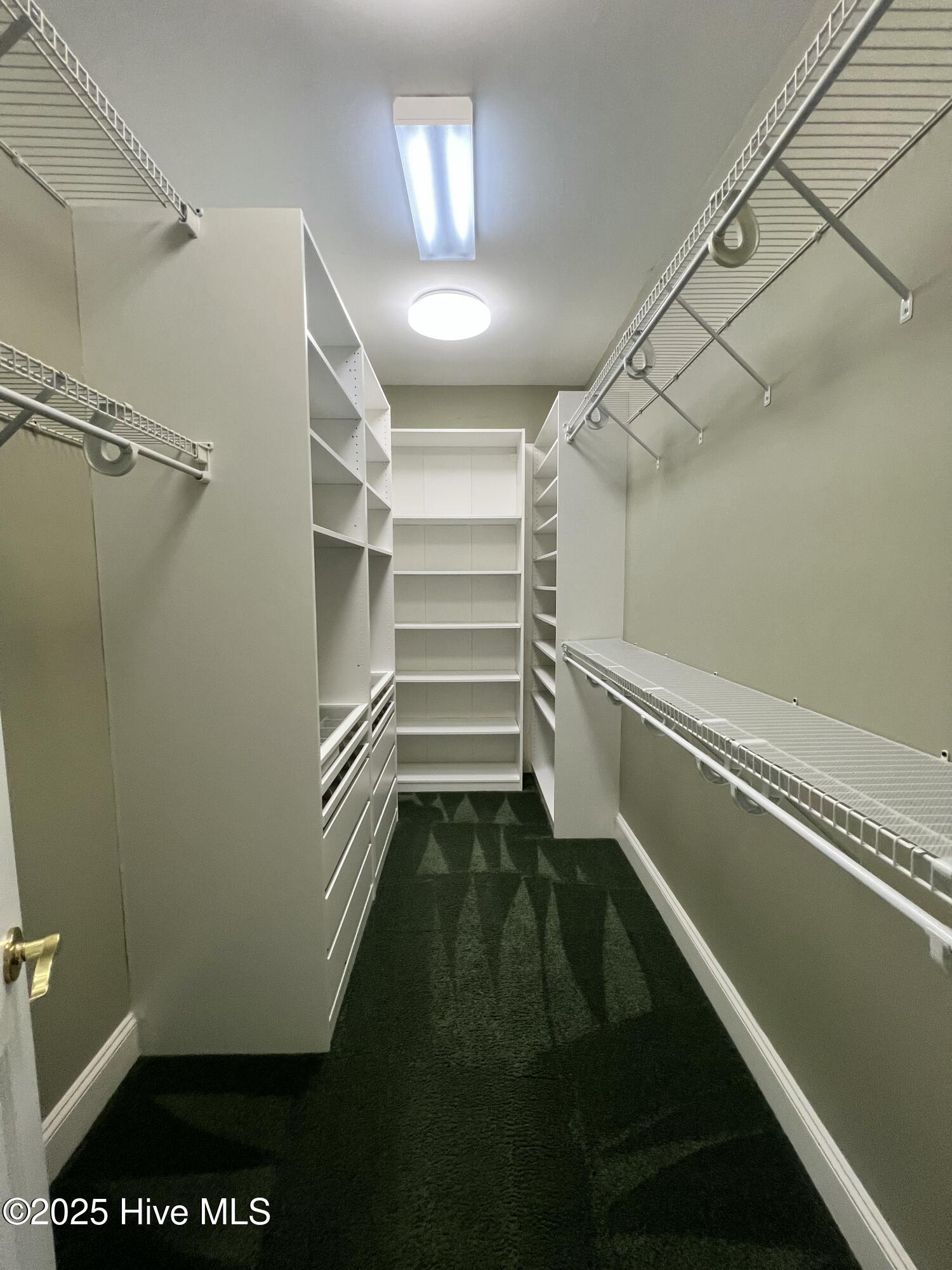 100522617 | Photo 24