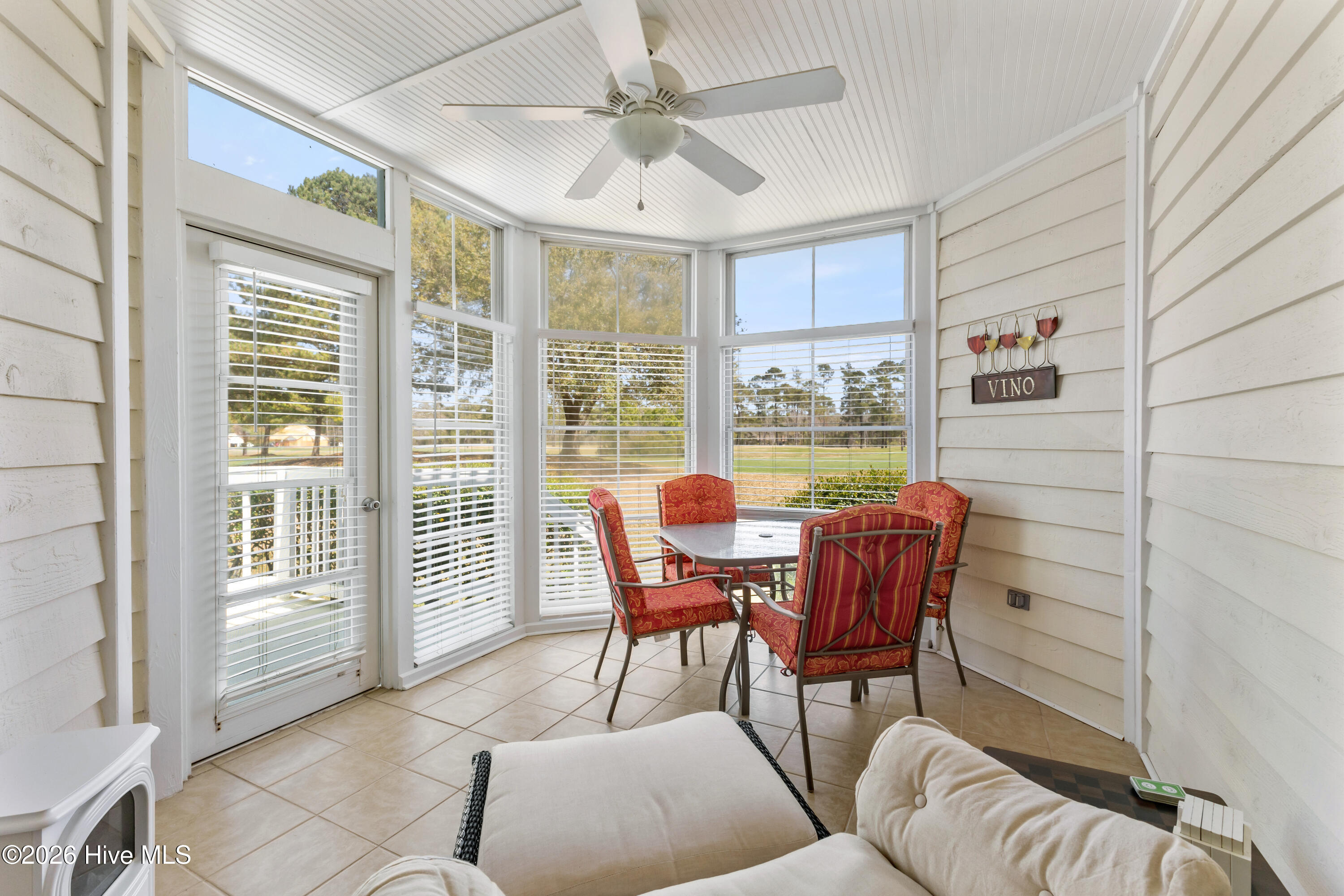 100562727 | Photo 22