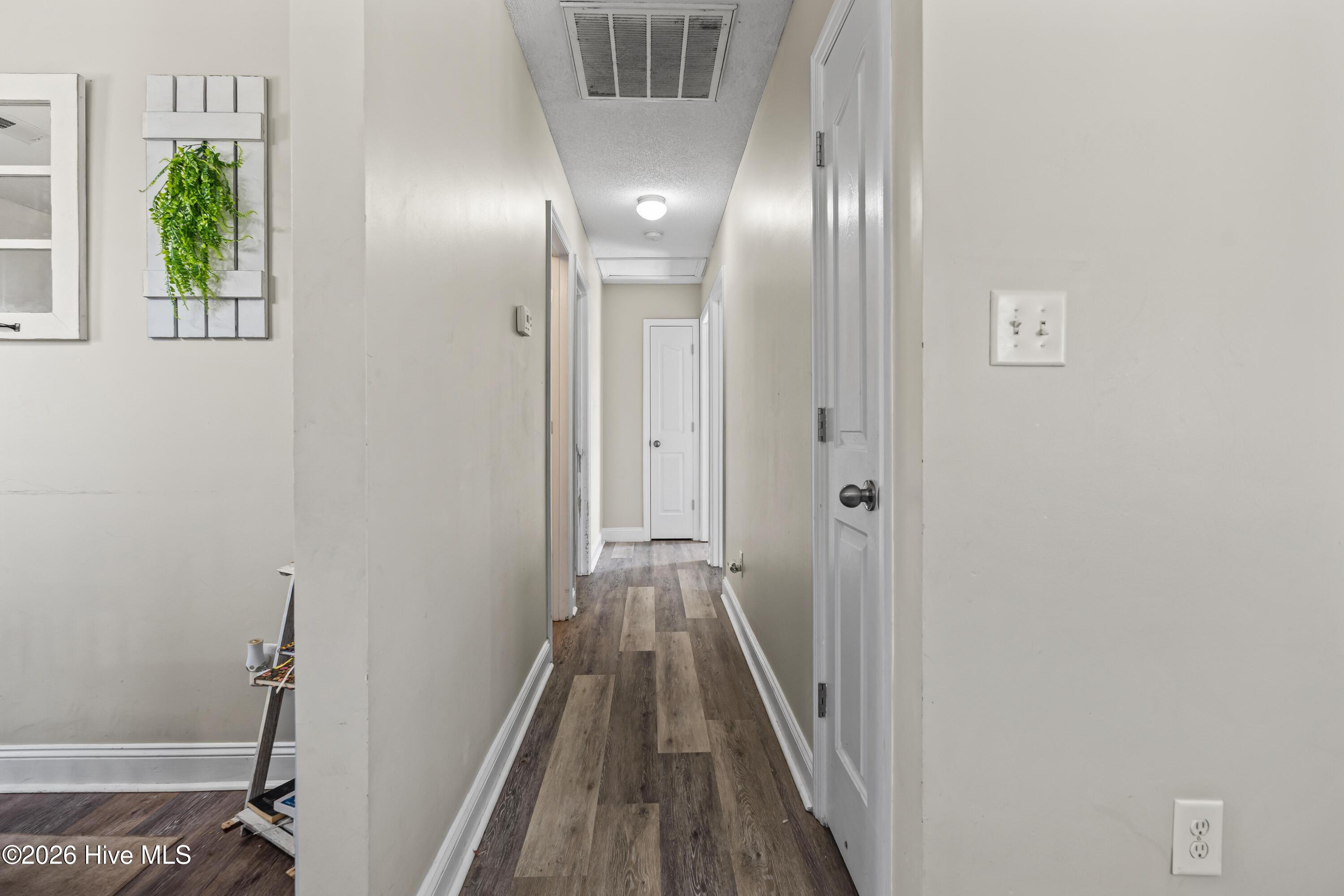 100558197 | Photo 11