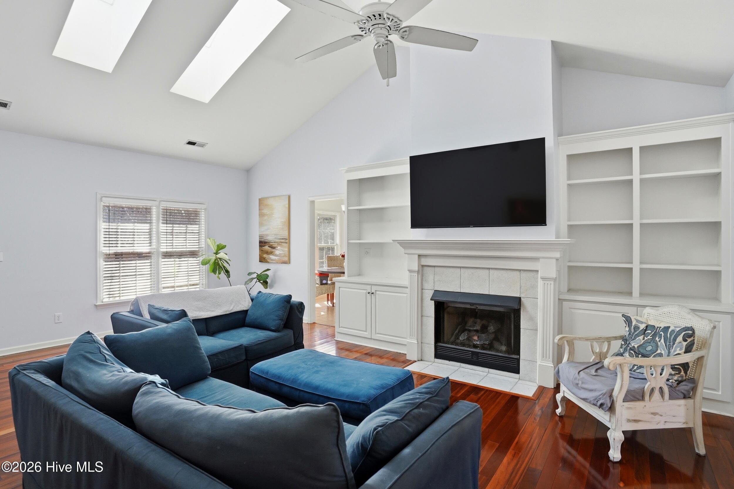 100556921 | Photo 10