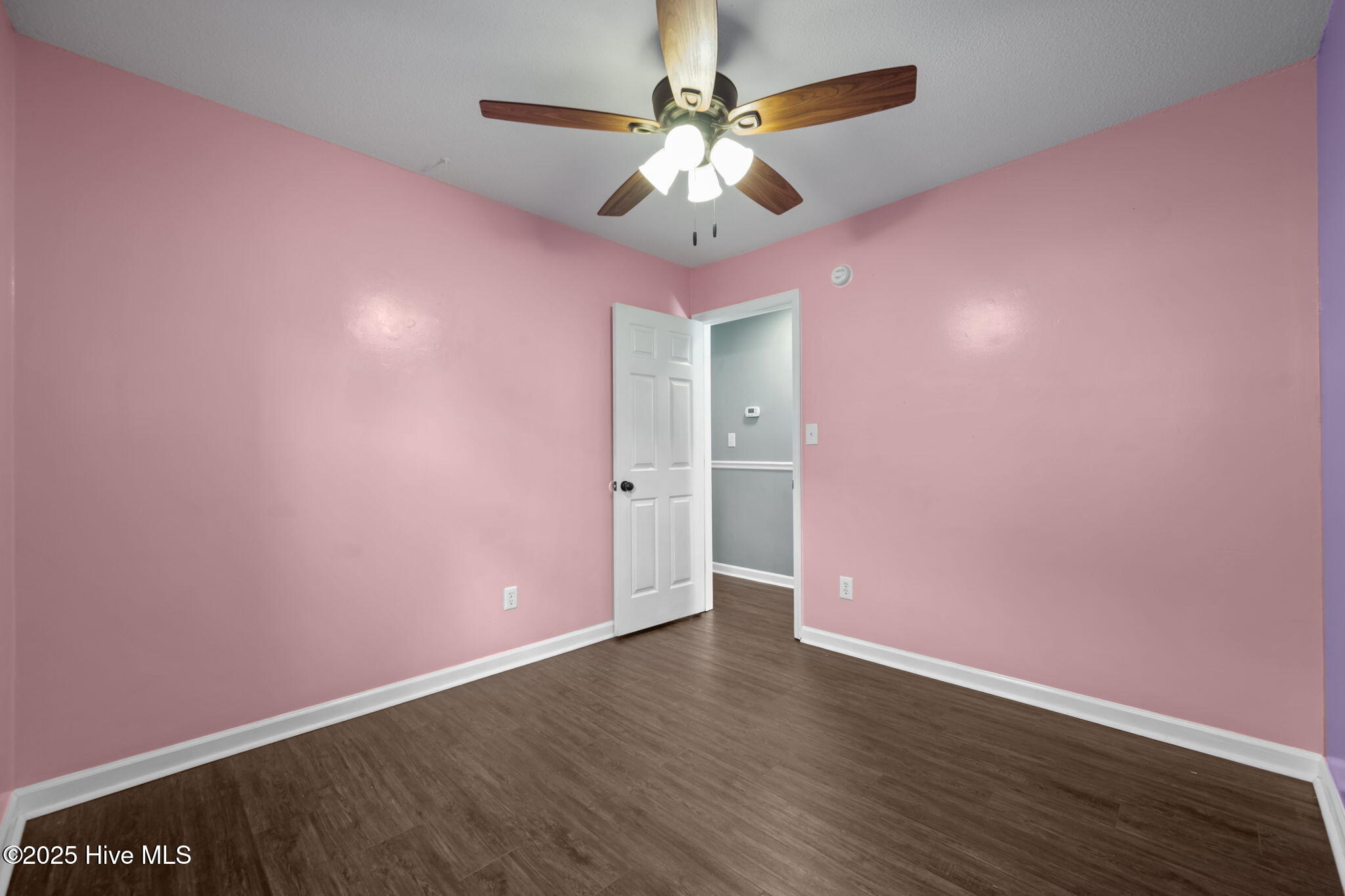 100545189 | Photo 41