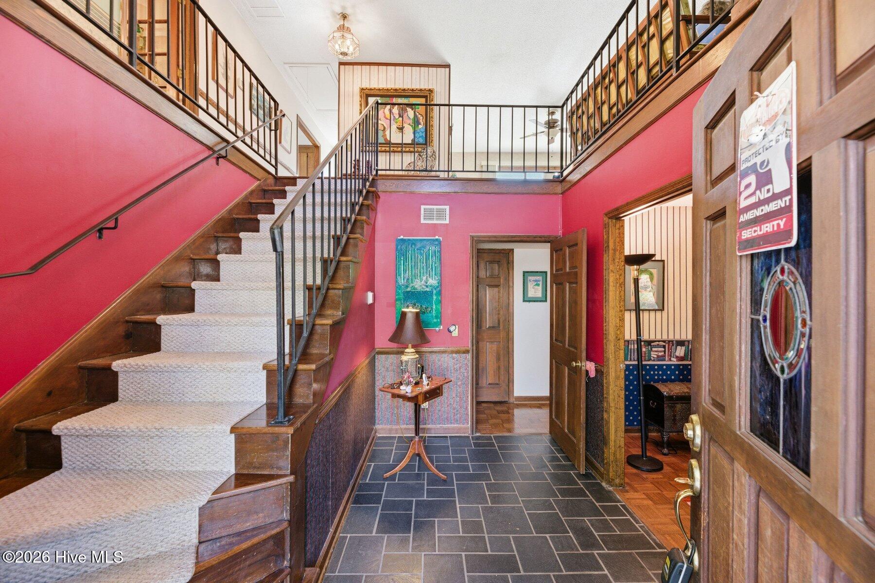 100564189 | Photo 17