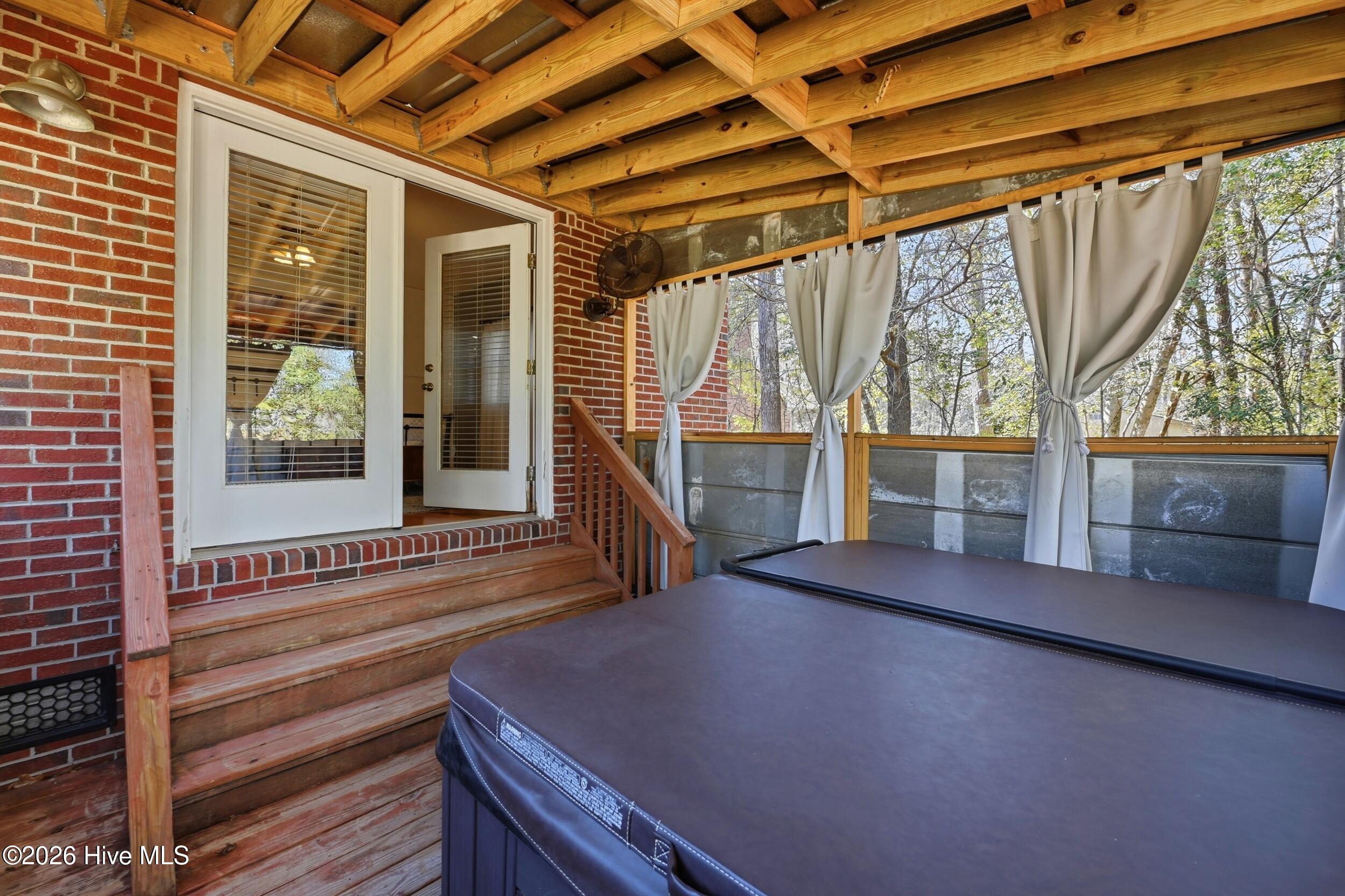 100557238 | Photo 37