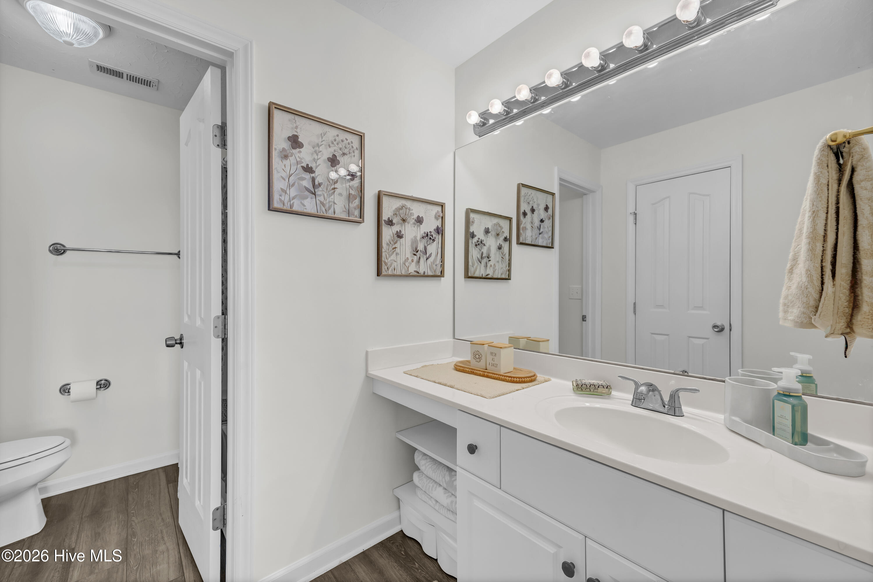 100552193 | Photo 14