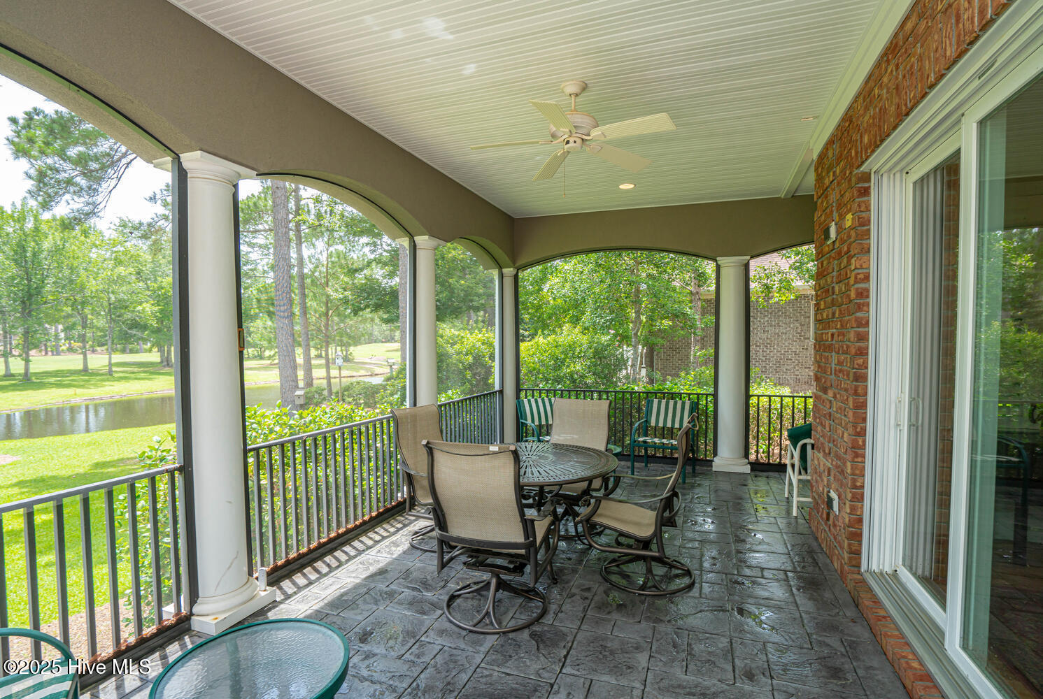 100558070 | Photo 51