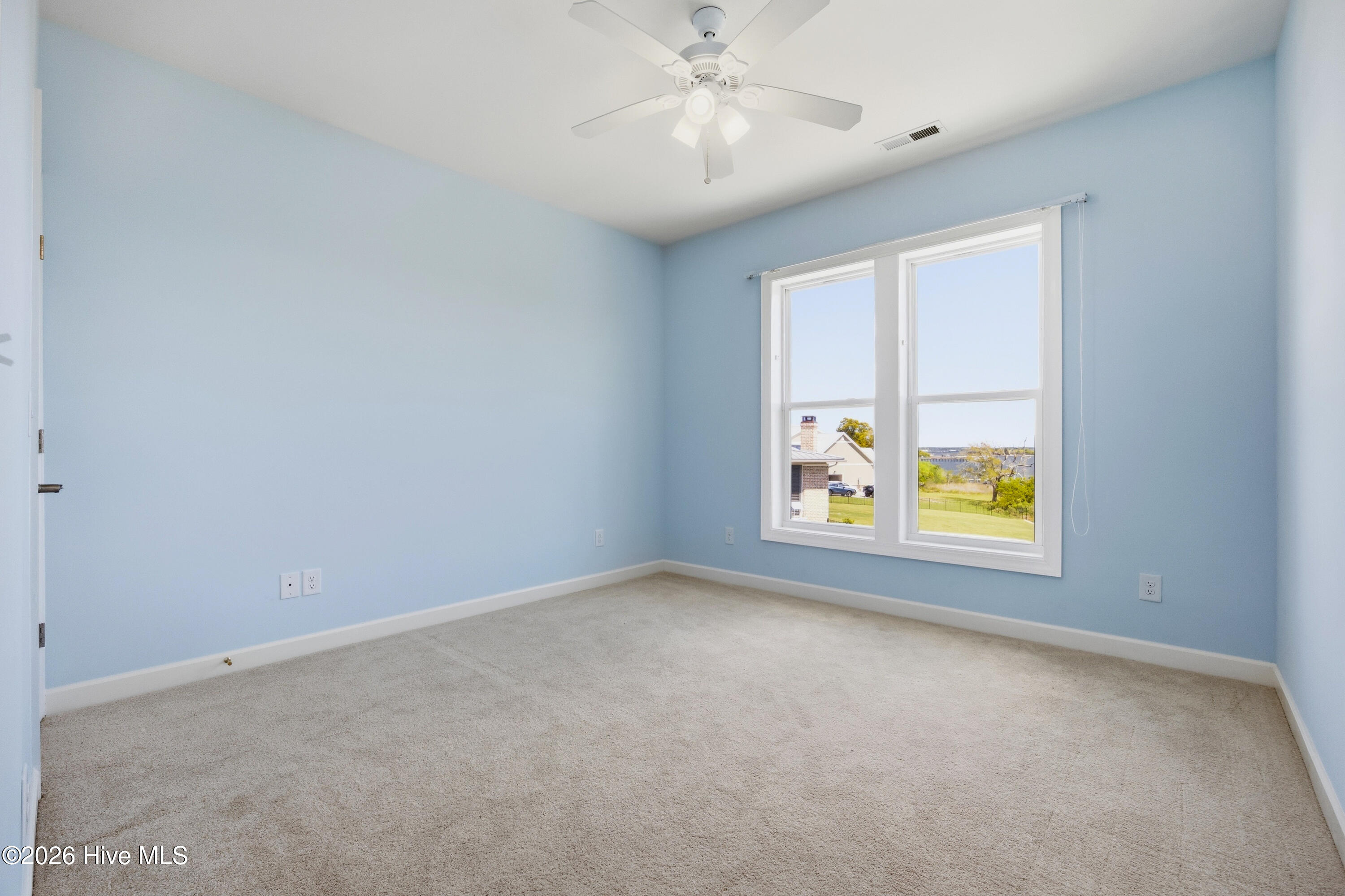 100569941 | Photo 50