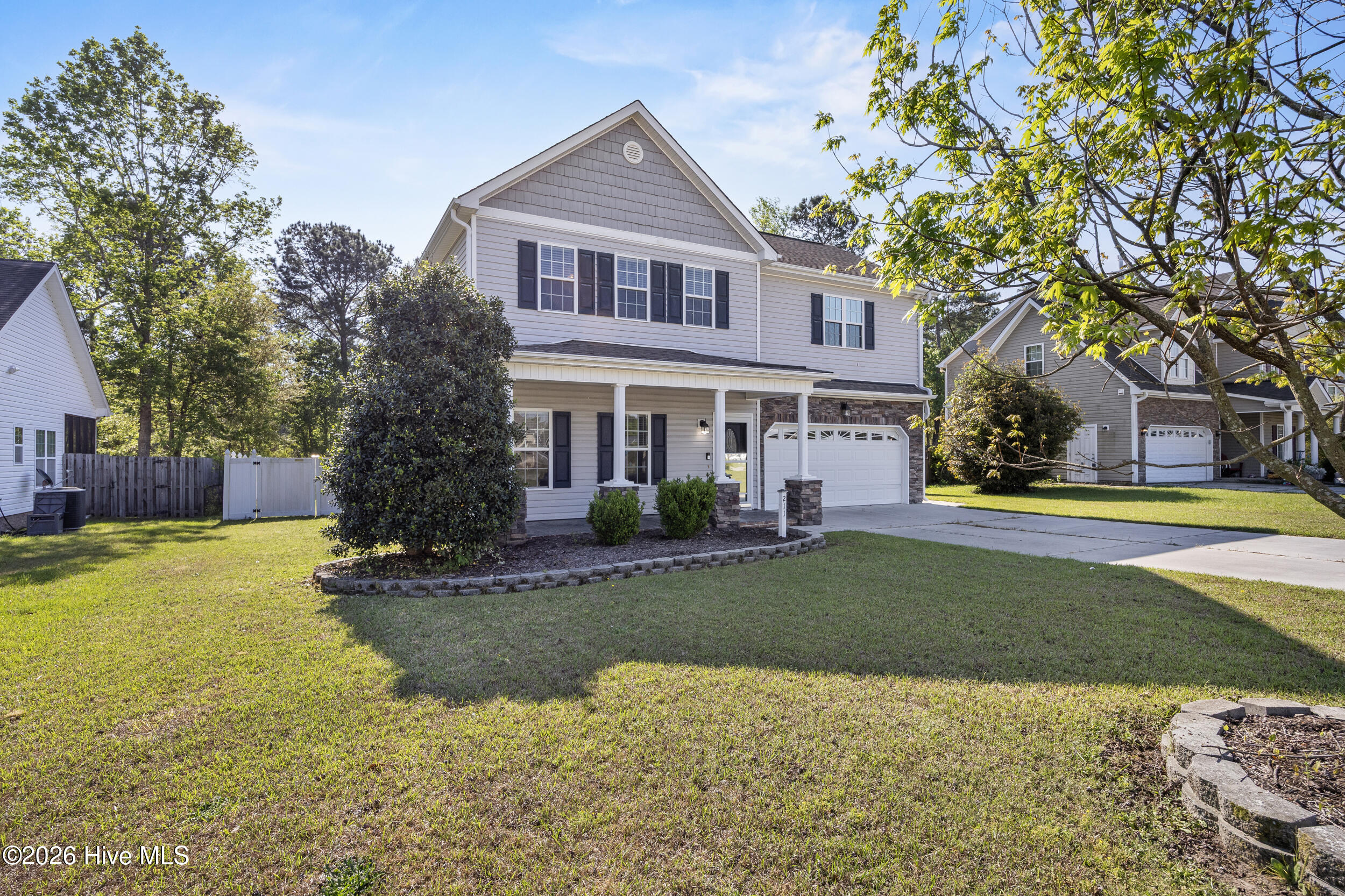 211 Wedgefield Circle,Maple Hill