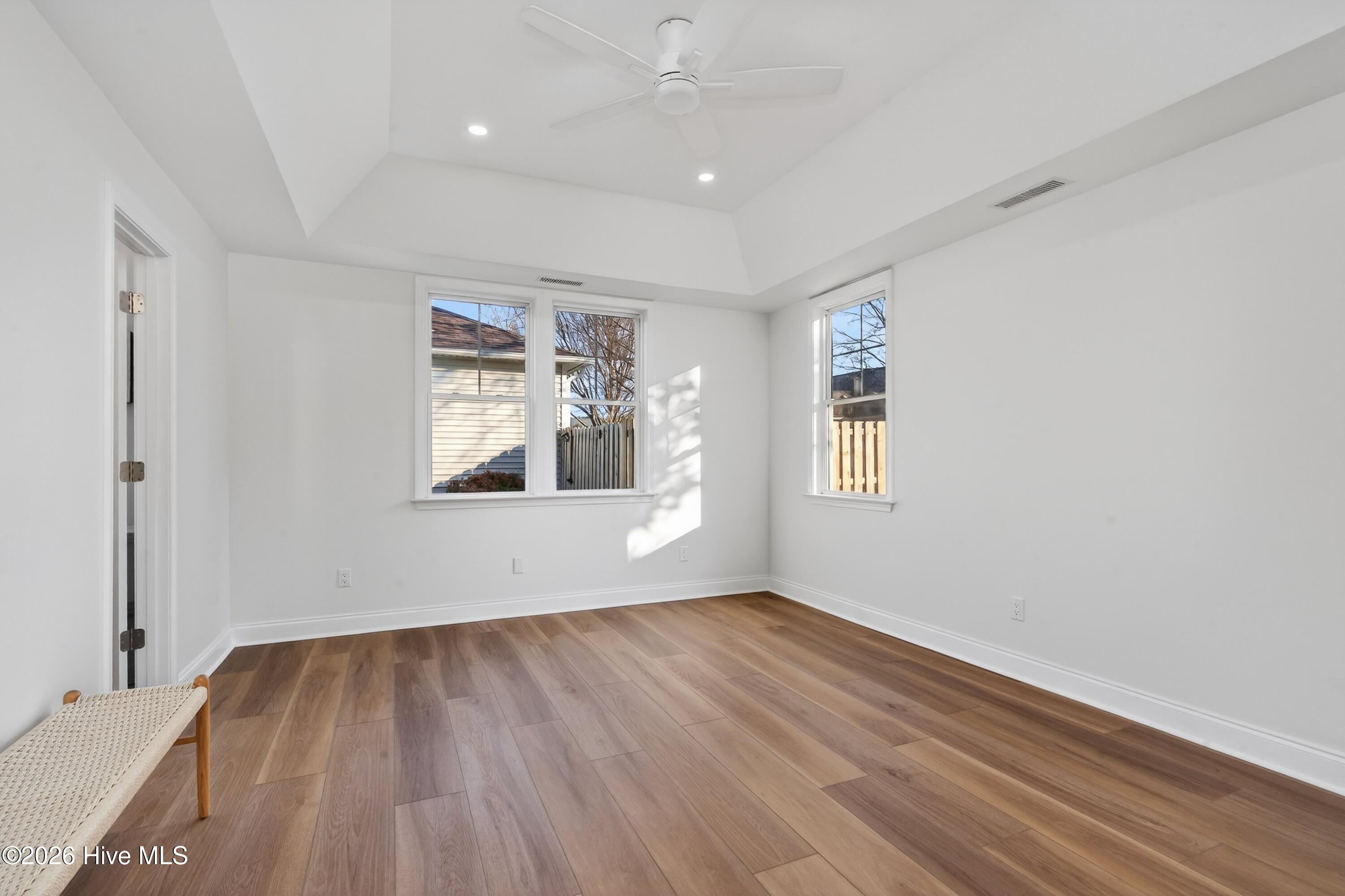 100553839 | Photo 13