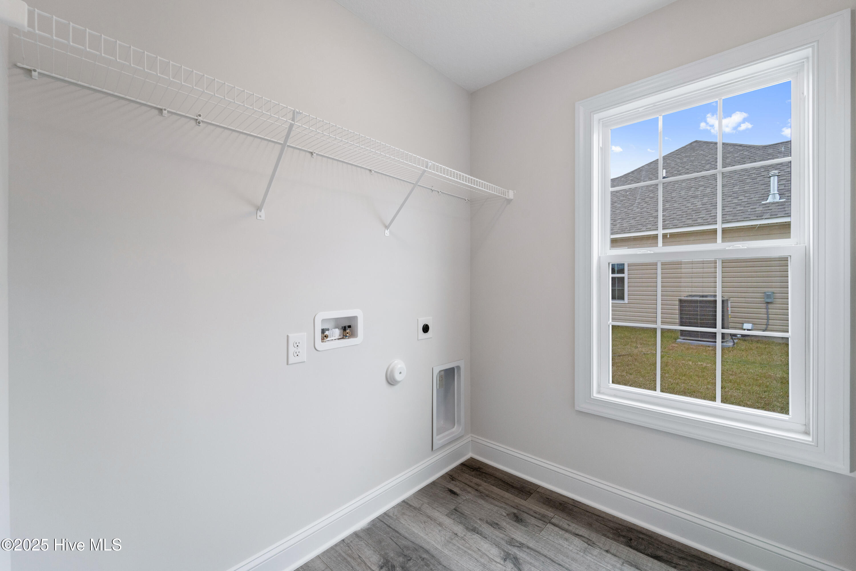 100502938 | Photo 29