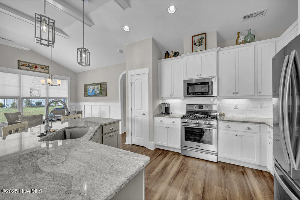 100535537 | Photo 13