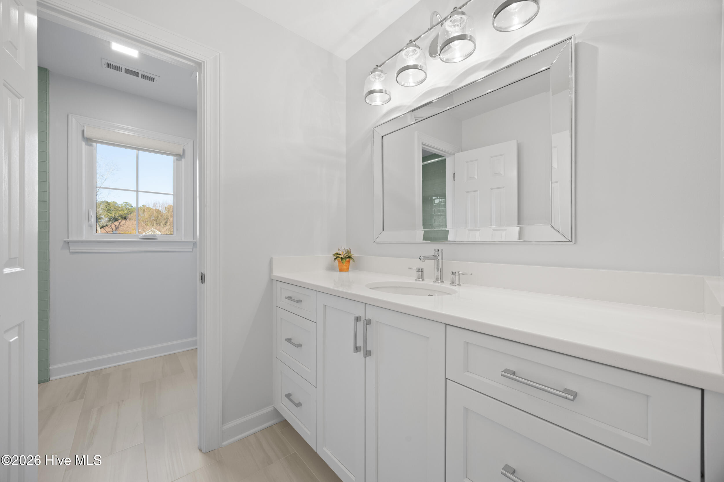 100553782 | Photo 45