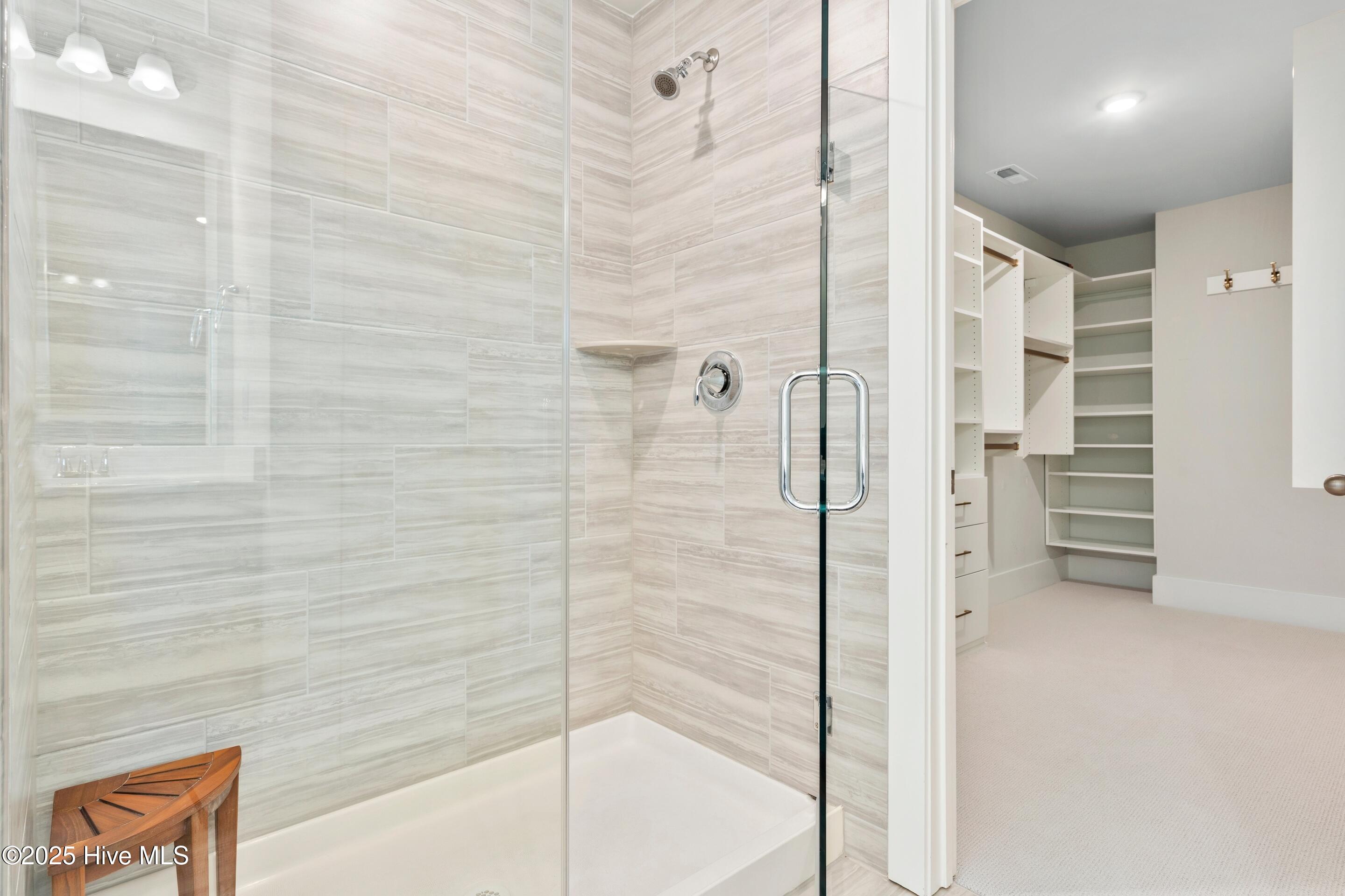 100547045 | Photo 36