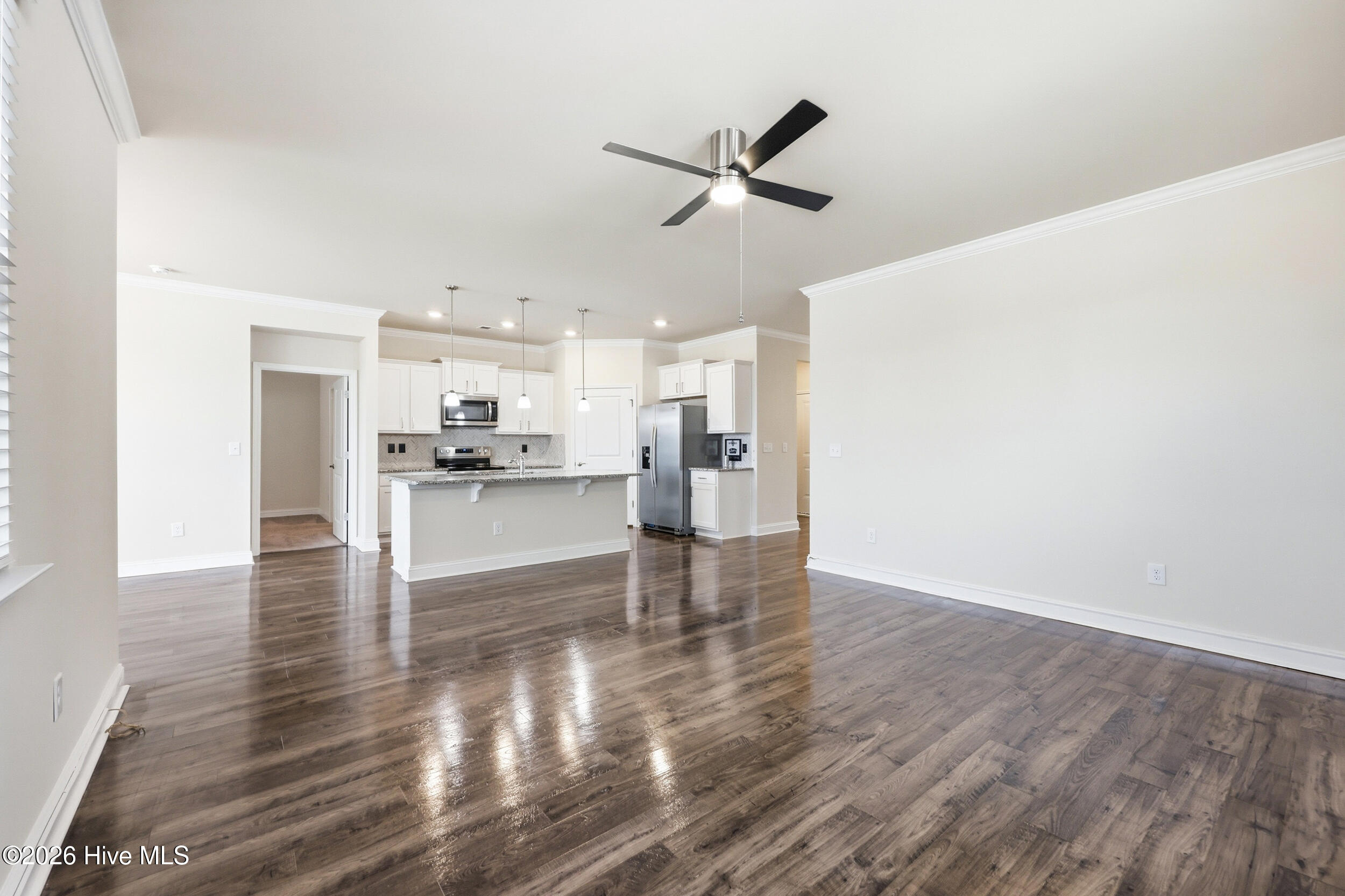 100558001 | Photo 19