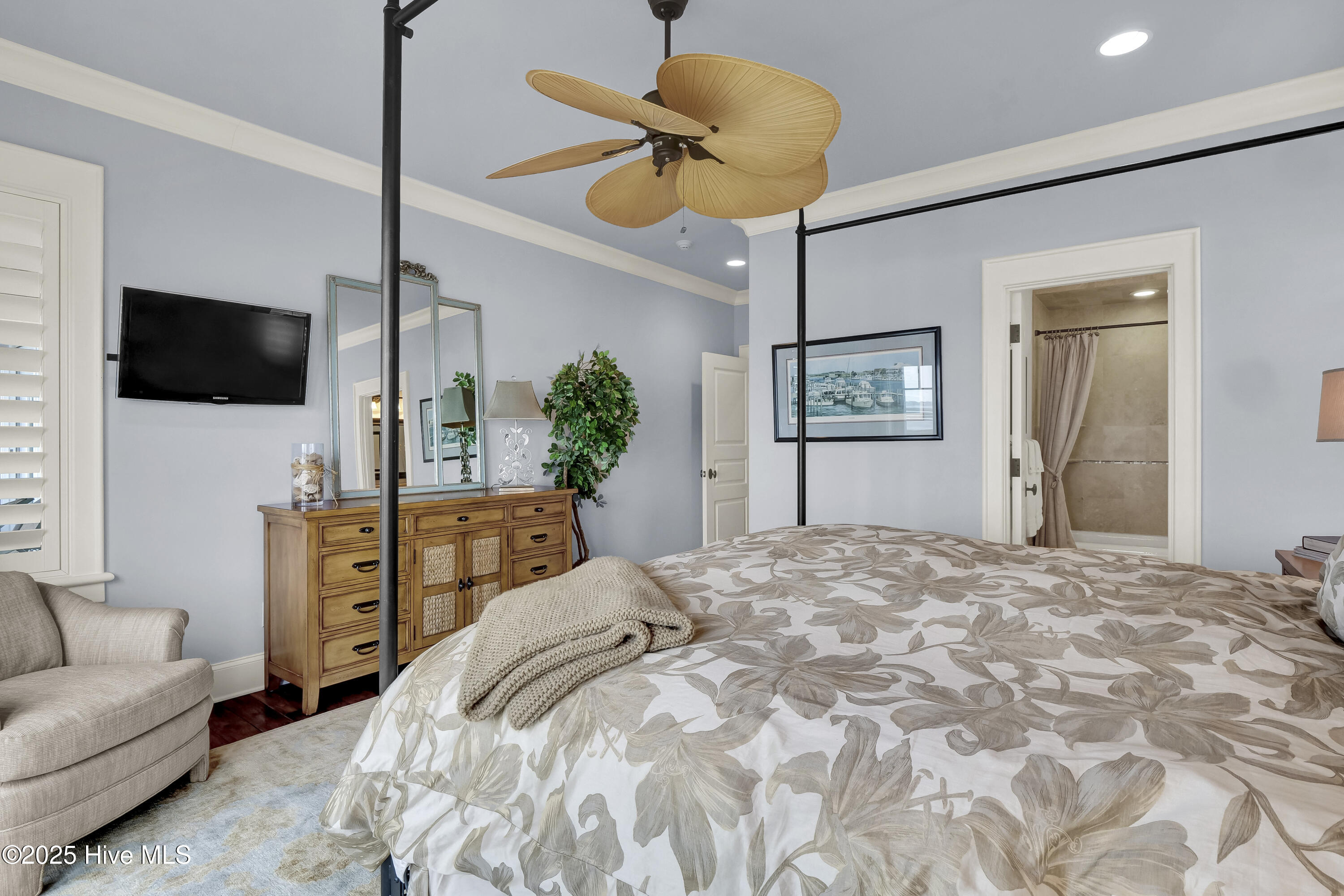 100504113 | Photo 43