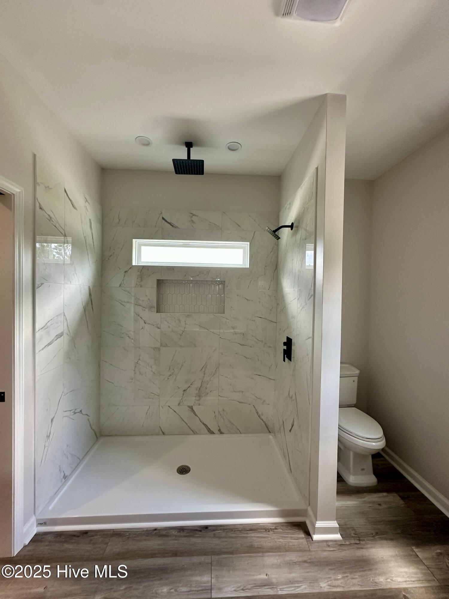 100520953 | Photo 11