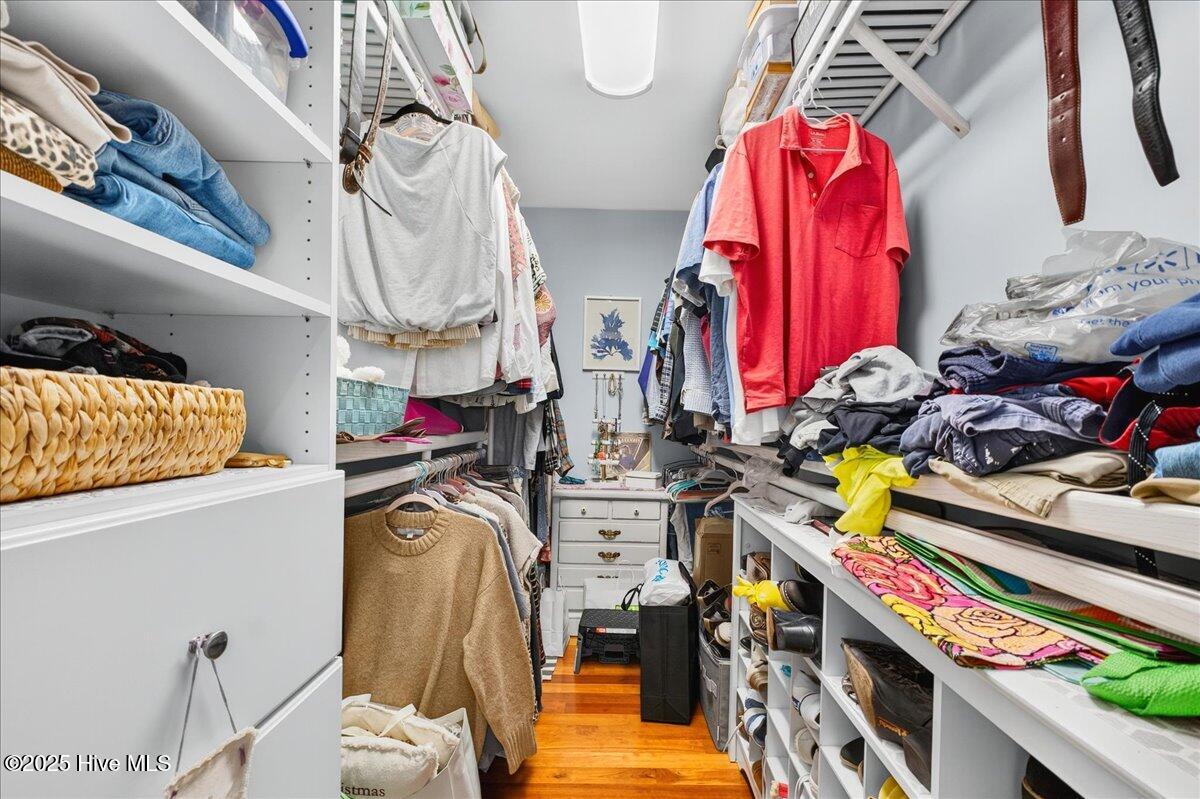 100540409 | Photo 49