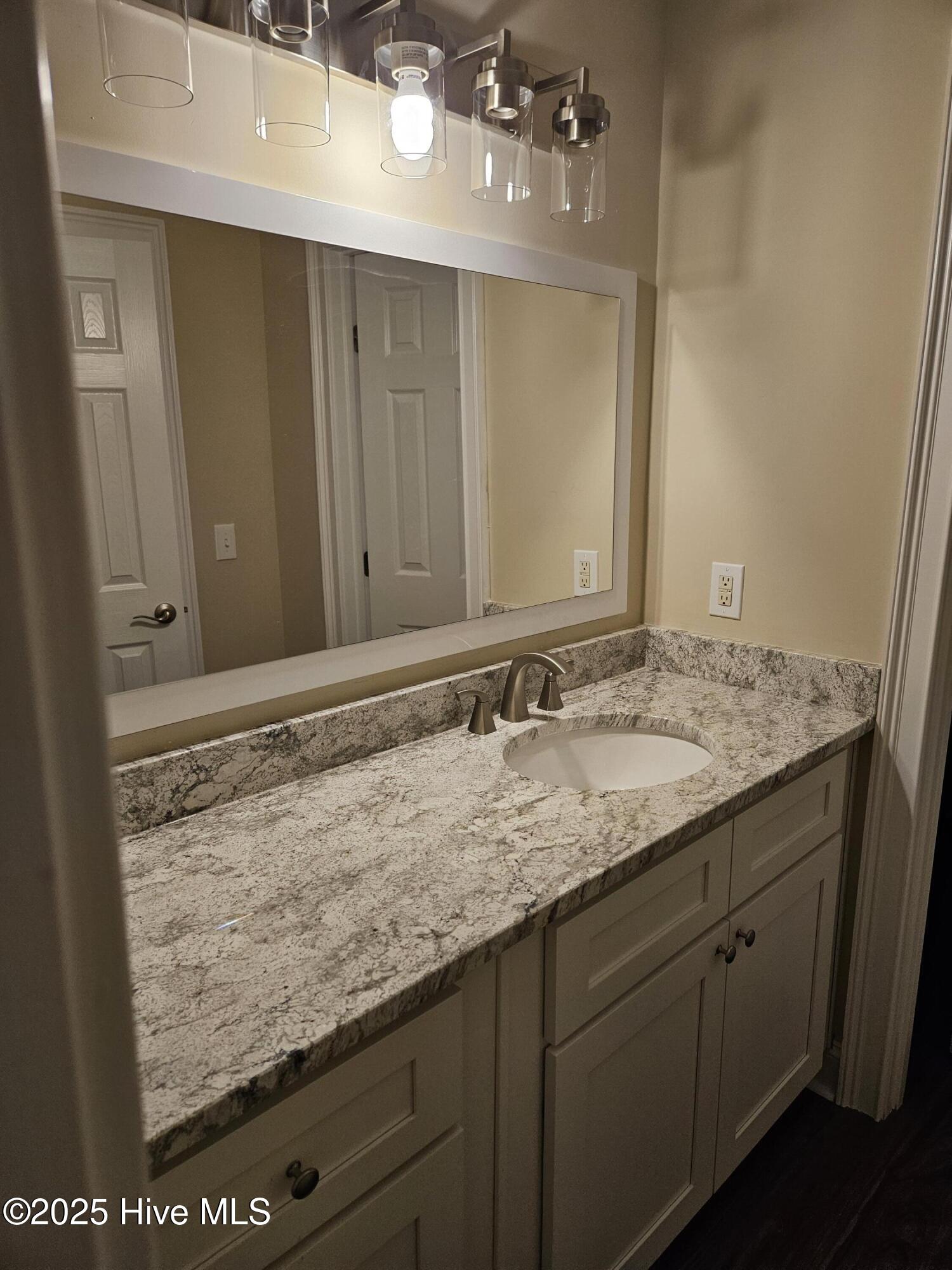 100545247 | Photo 31