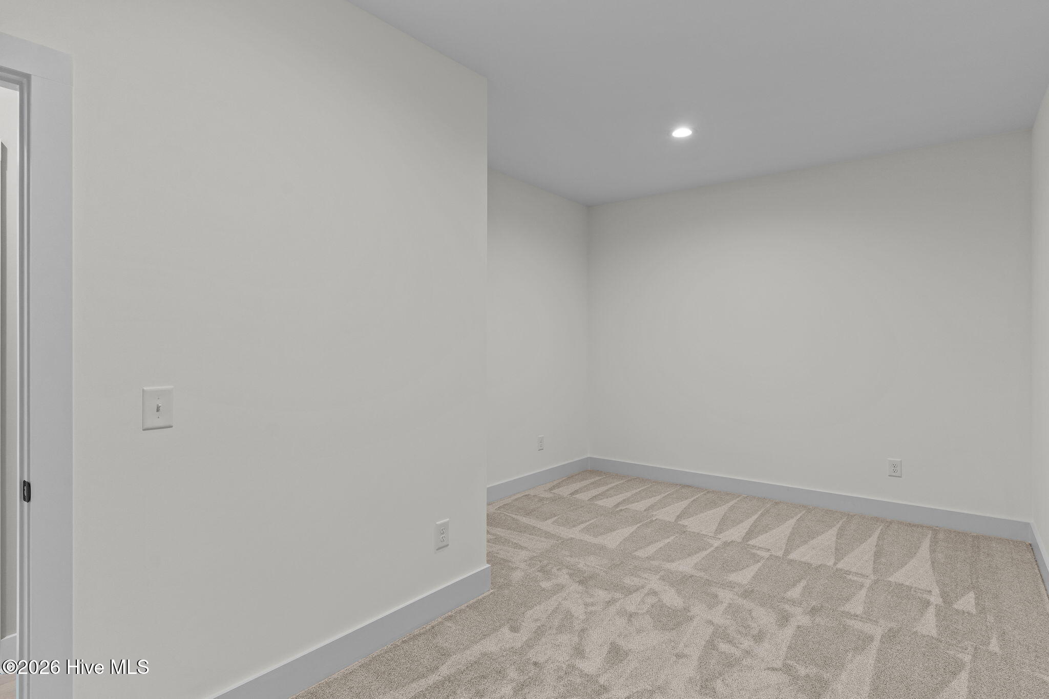 100548925 | Photo 37