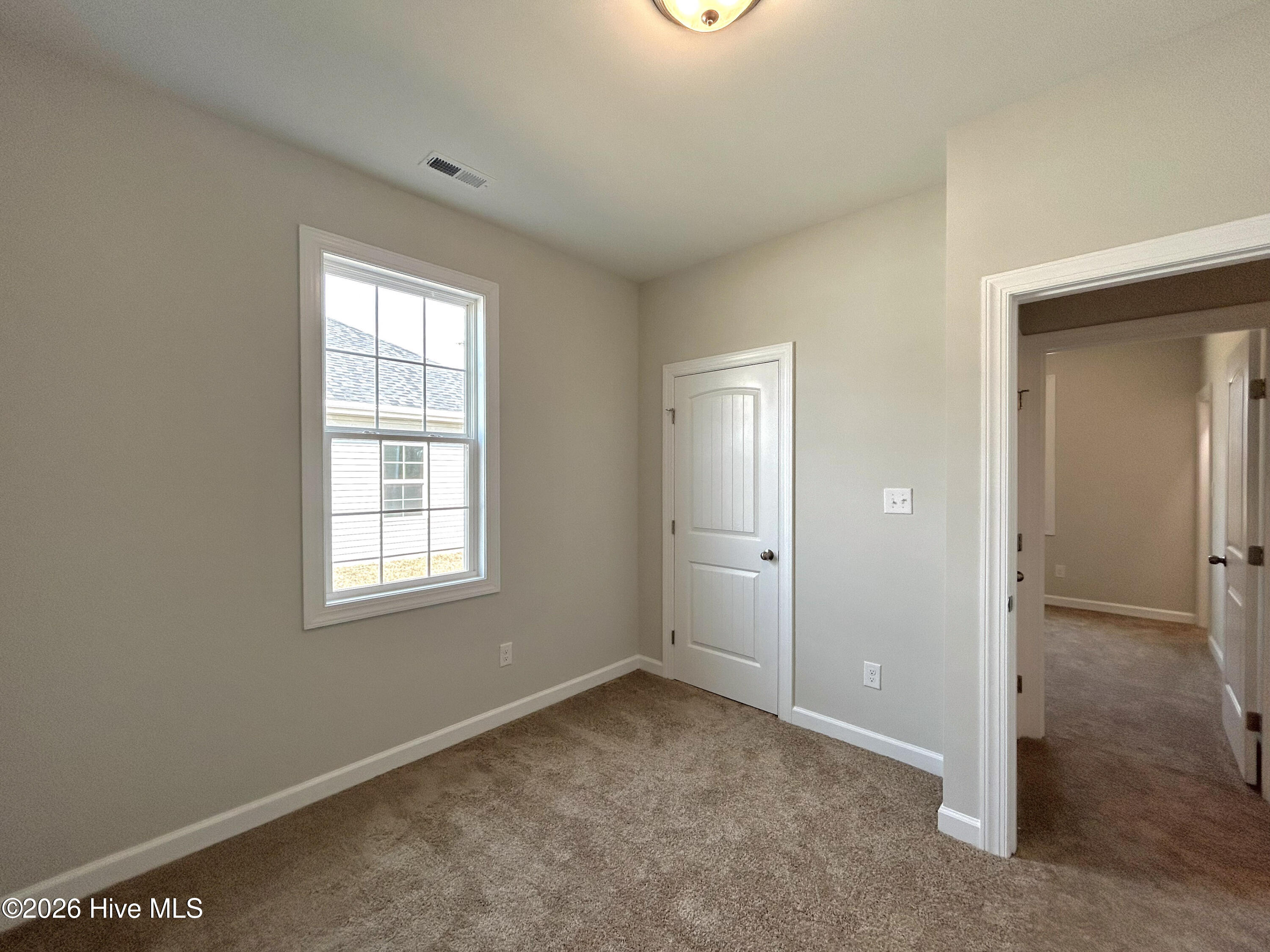 100560362 | Photo 50