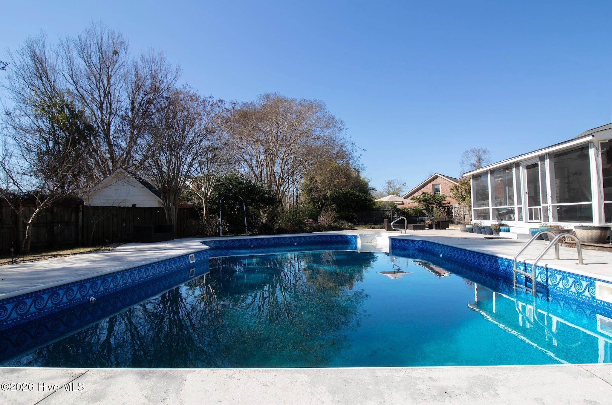 100554286 | Photo 33