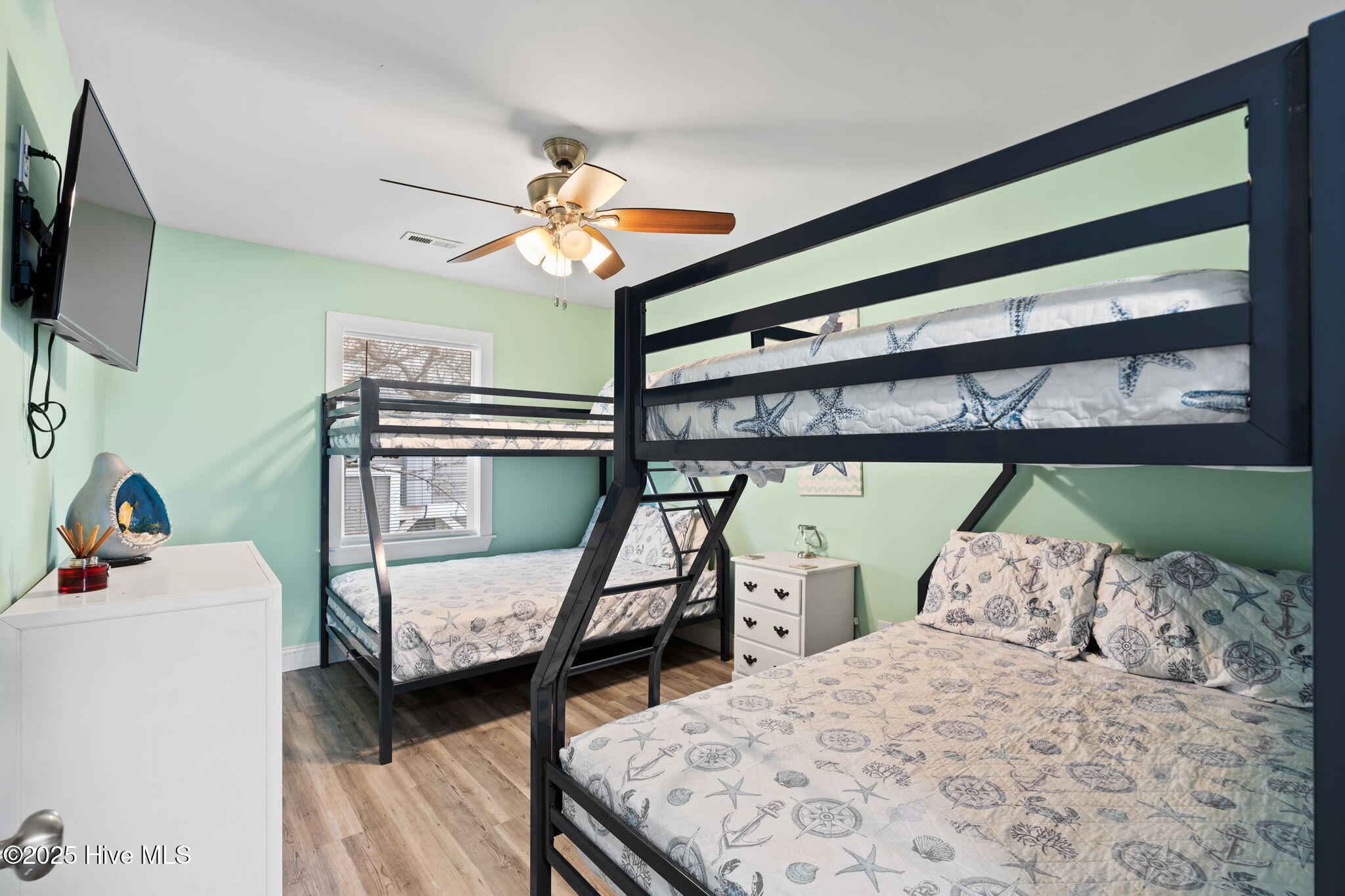 100510306 | Photo 26