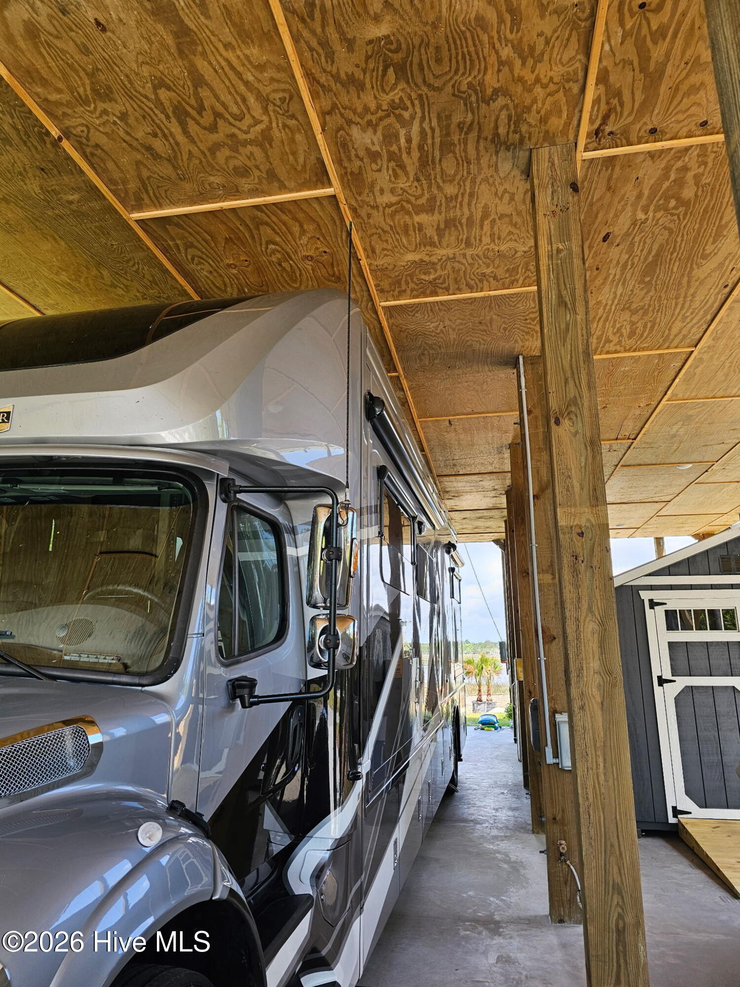 100569220 | Photo 50