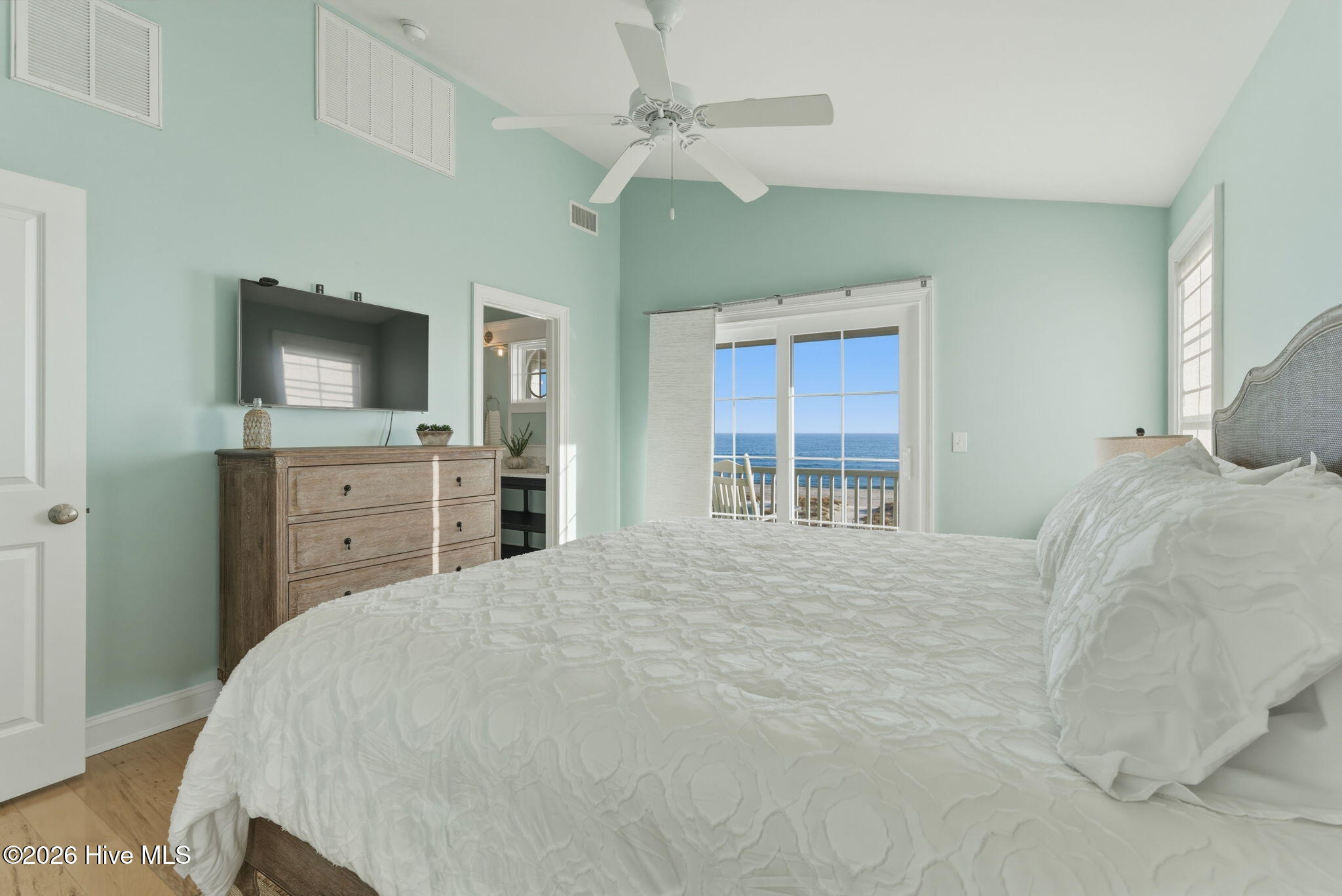 100555473 | Photo 44