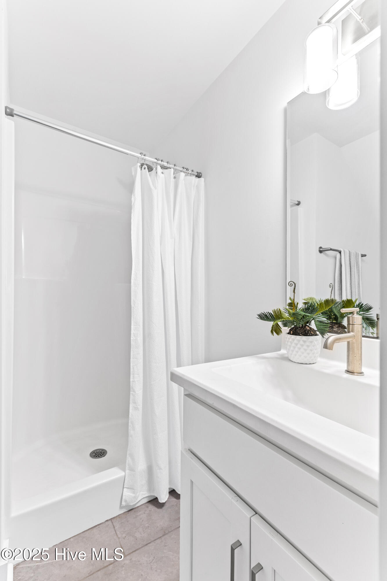 100537930 | Photo 38