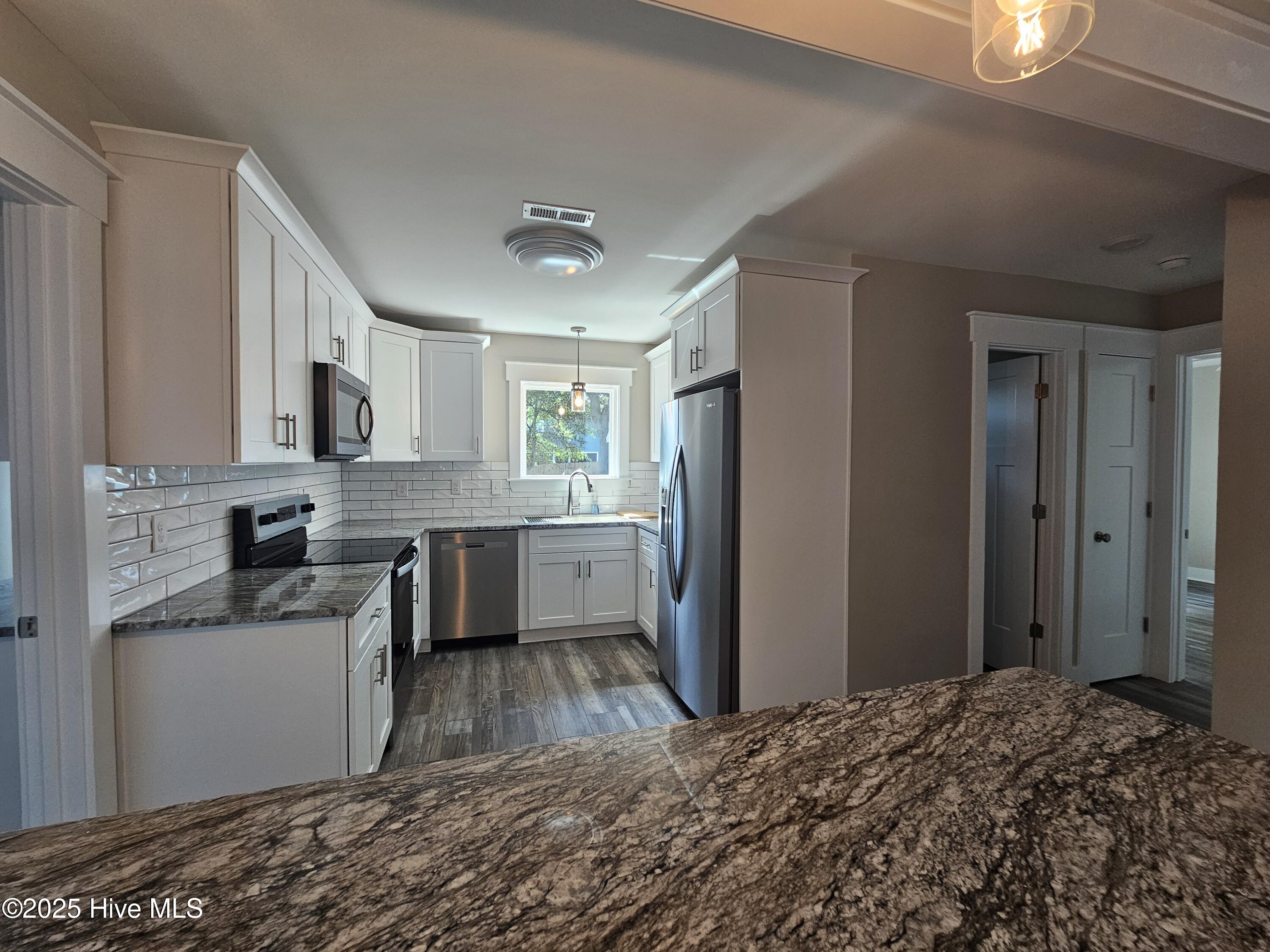 100520602 | Photo 19