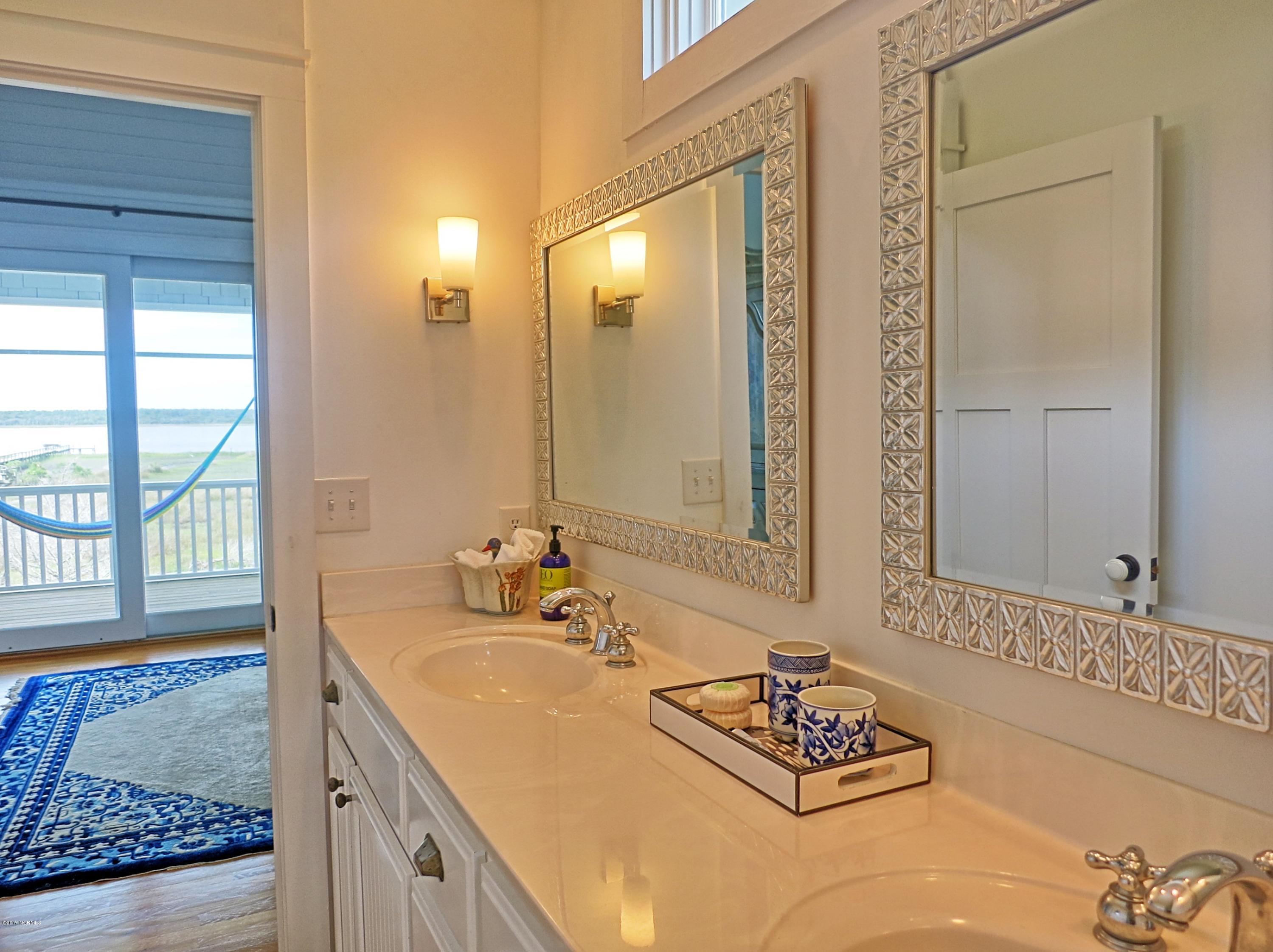 141 East Drive,Harkers Island