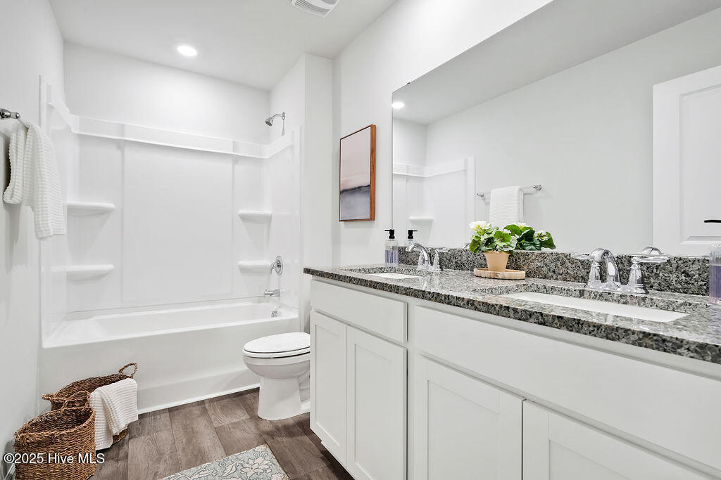 100568188 | Photo 25