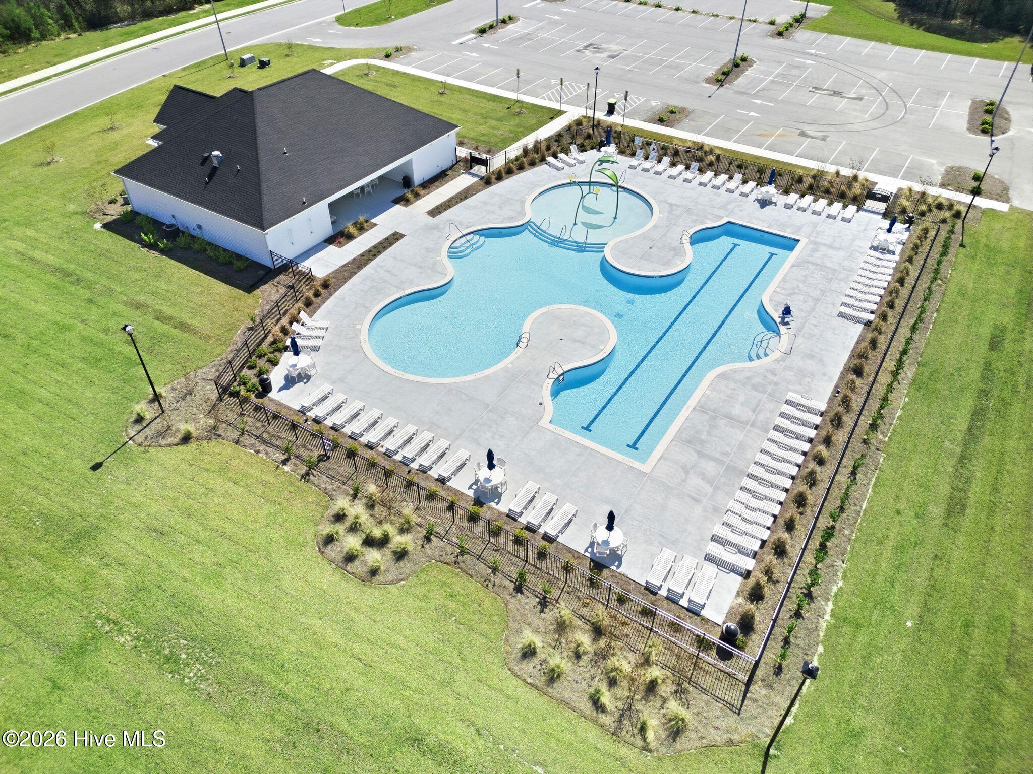 100563998 | Photo 64