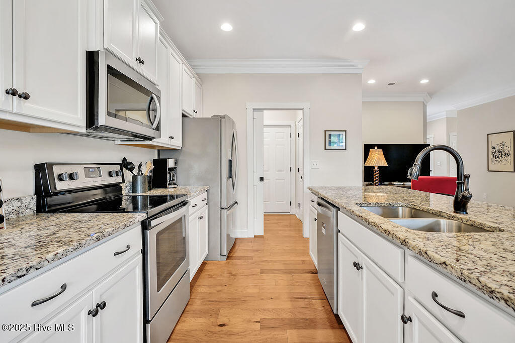 100504186 | Photo 11